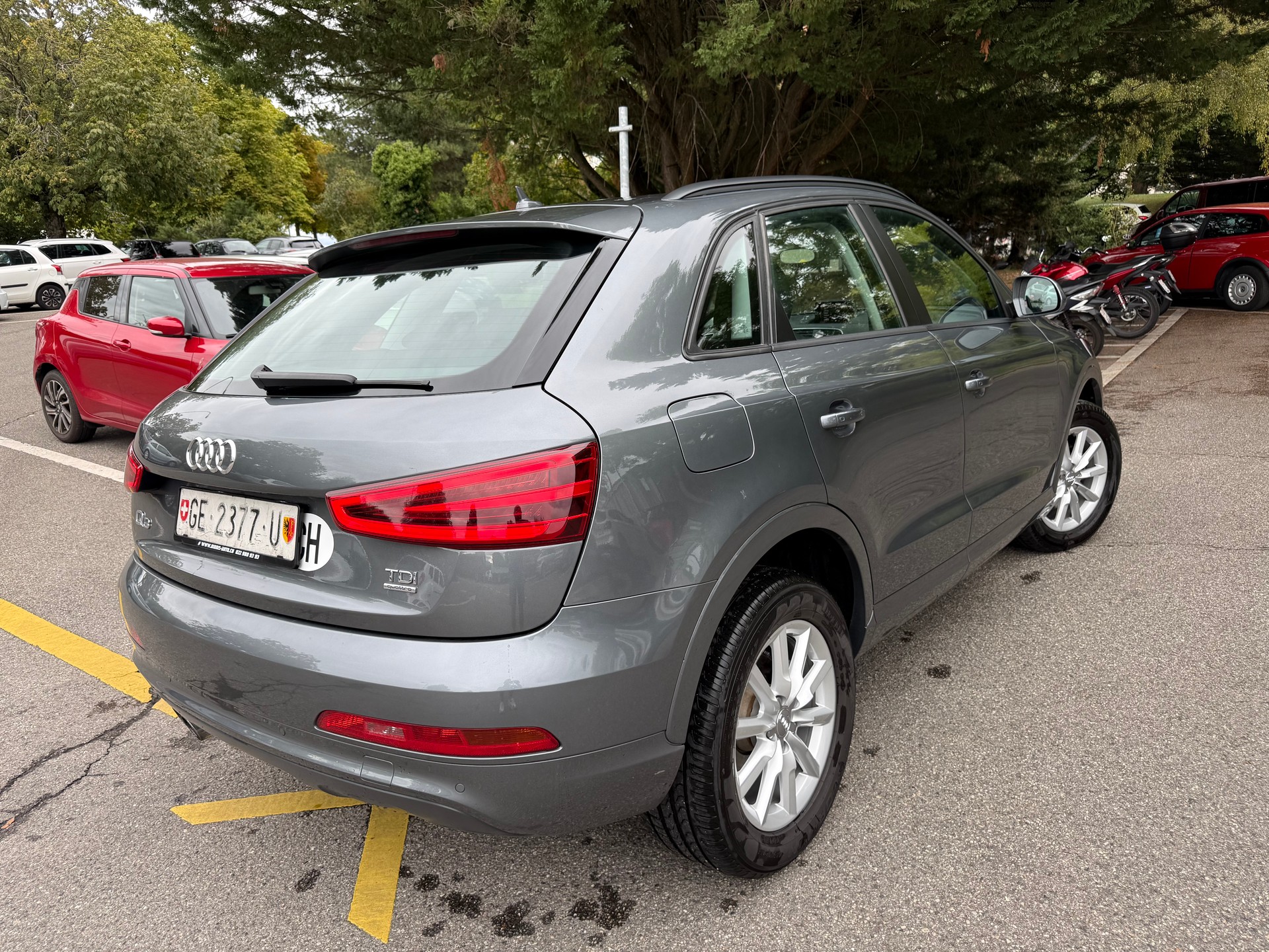 AUDI Q3 2.0 TDI quattro S-tronic-showroom-element-2
