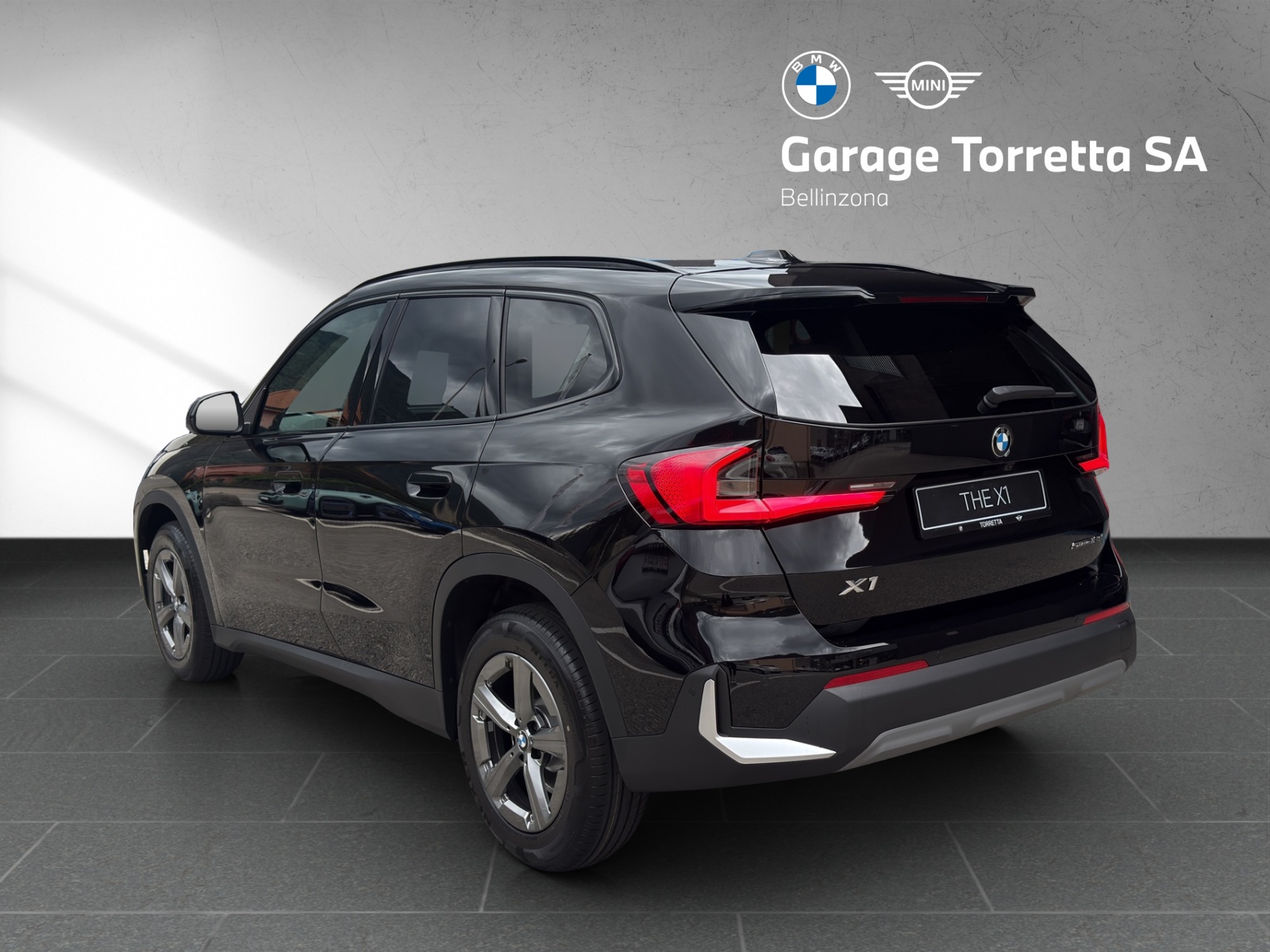 BMW X1 sDrive 18d-showroom-element-2
