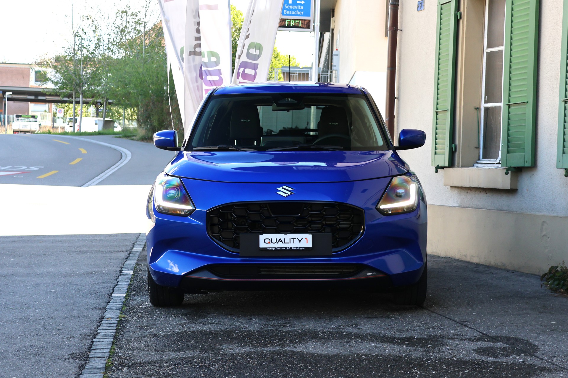 SUZUKI Swift 1.2 Tradizio Top Hybrid CVT limitiertes Schweizer Sondermodell-showroom-element-2