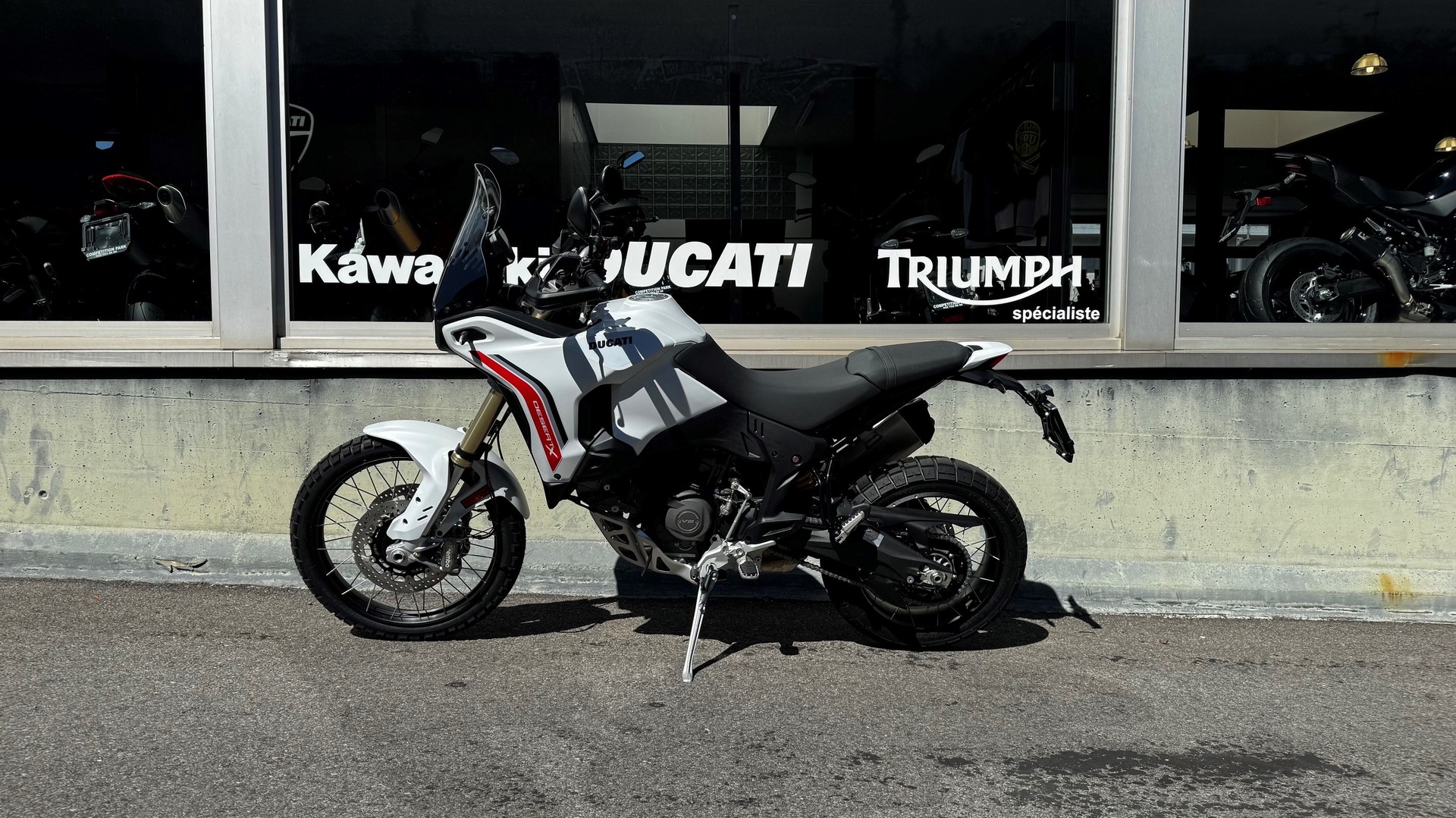 DUCATI Desert X-image-1