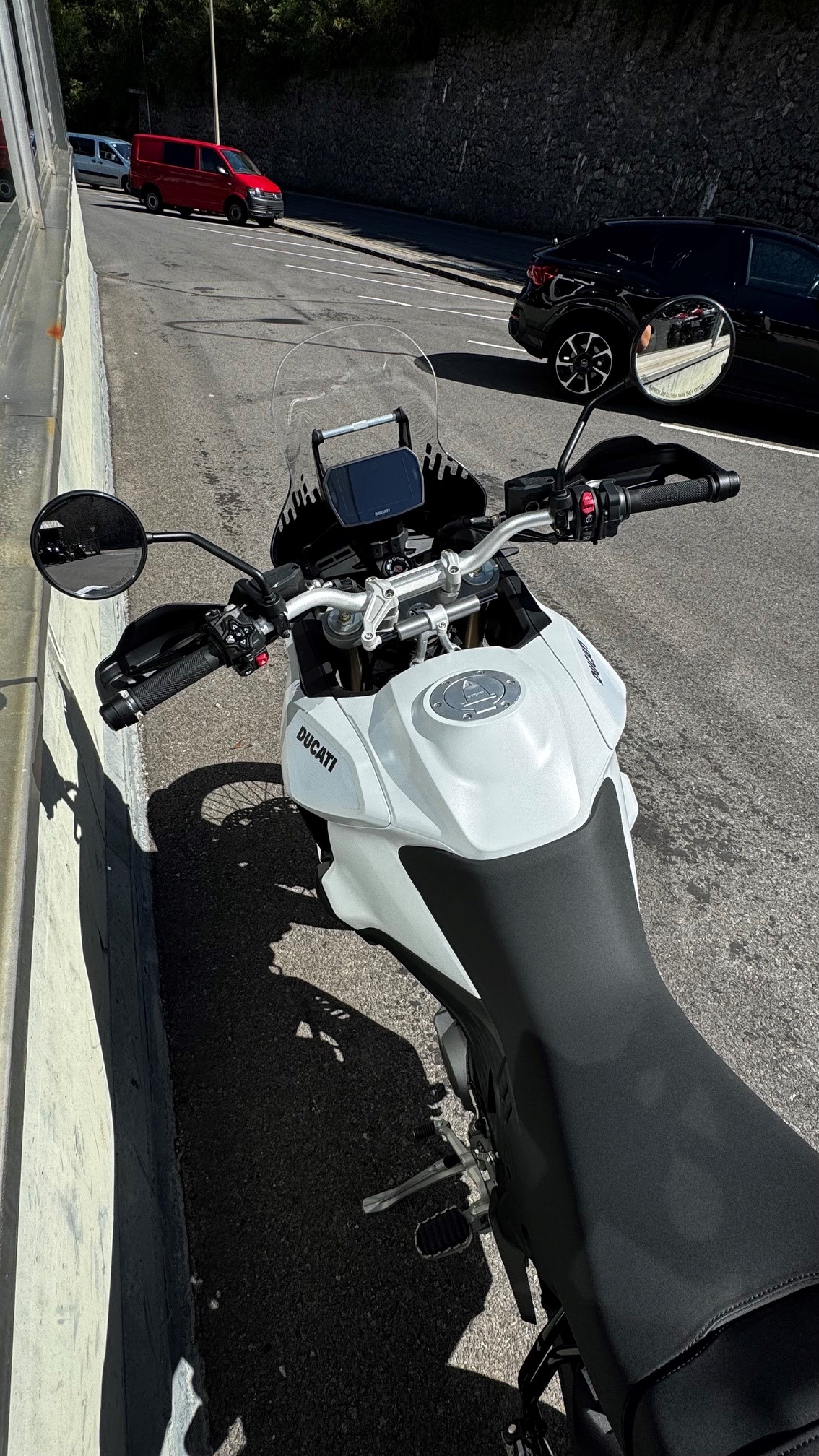 DUCATI Desert X-image-3