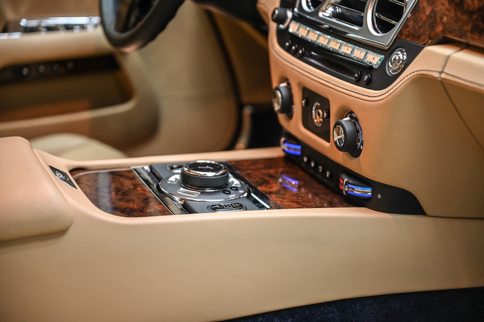 ROLLS-ROYCE Wraith 6.6 V12-image-28