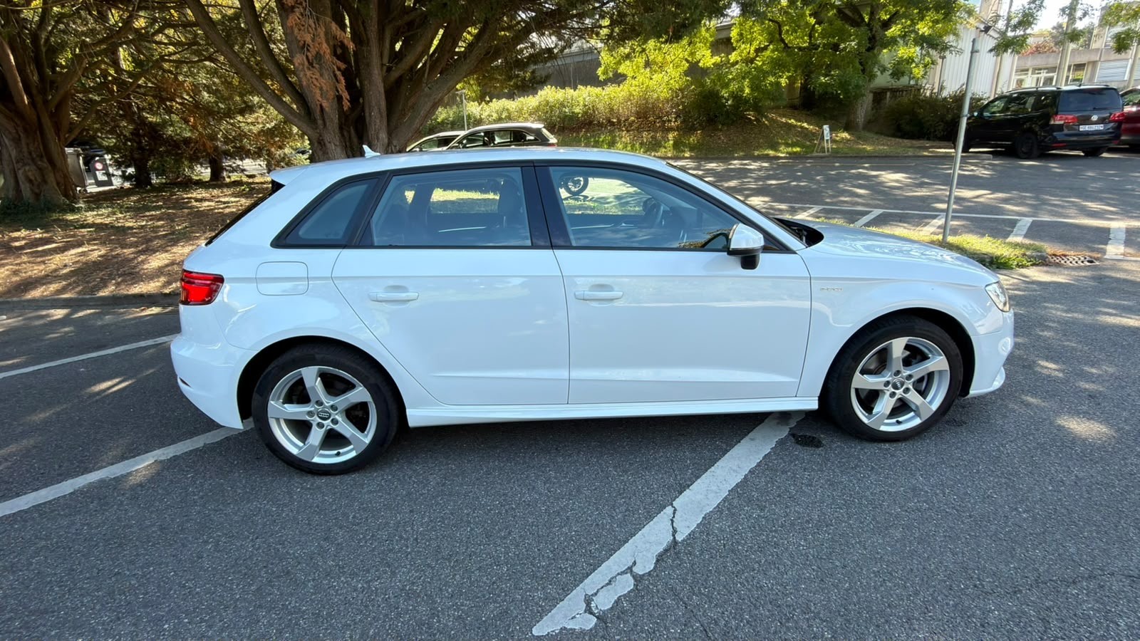 AUDI A3 Sportback 1.4 e-tron Sport S-tronic-showroom-element-2