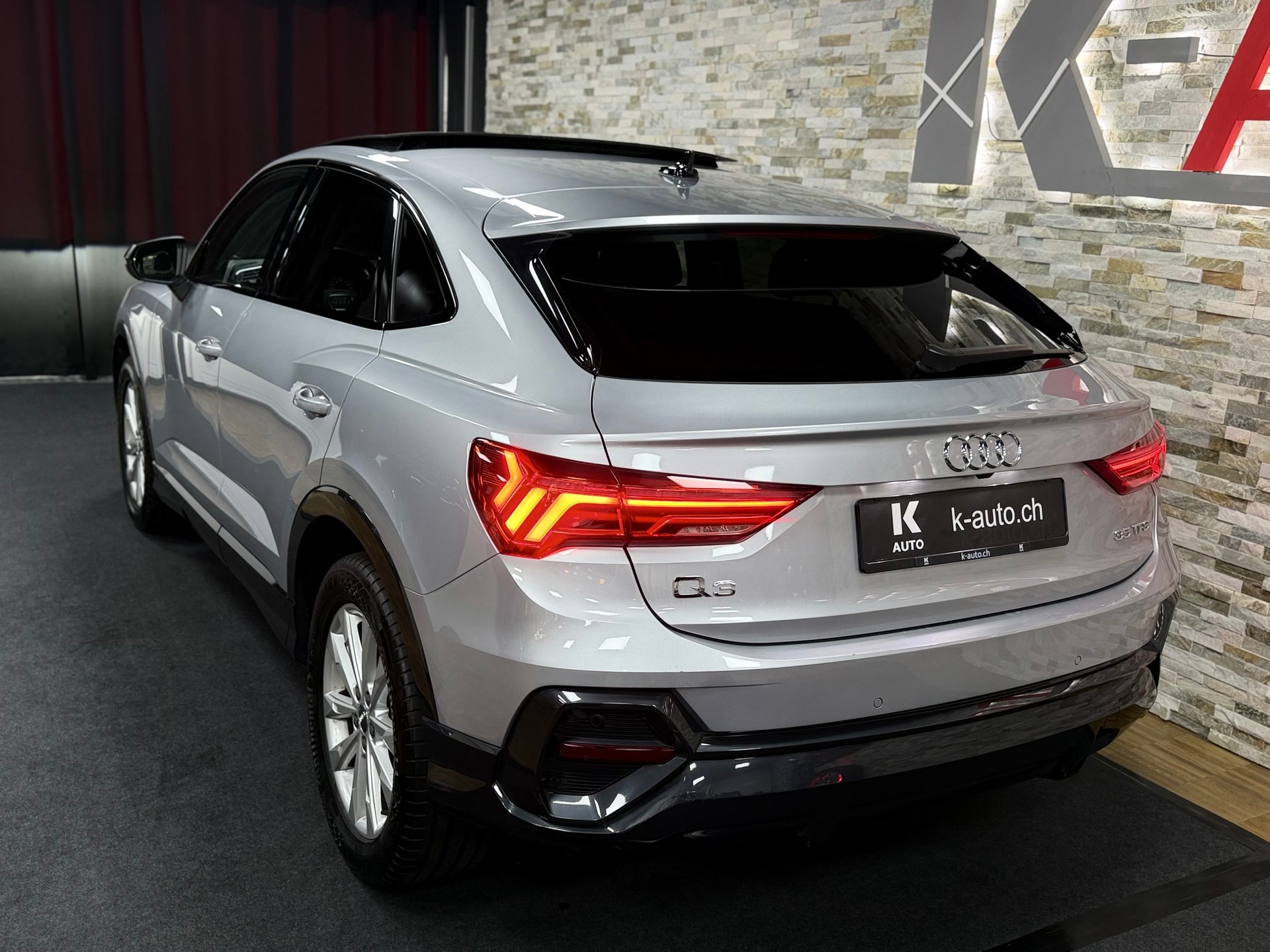 AUDI Q3 Sportback 35 TFSI Attraction S-tronic-showroom-element-3