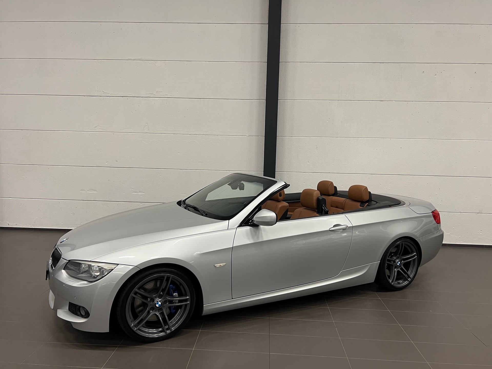 BMW 335i Cabriolet DSG M Paket-showroom-element-2