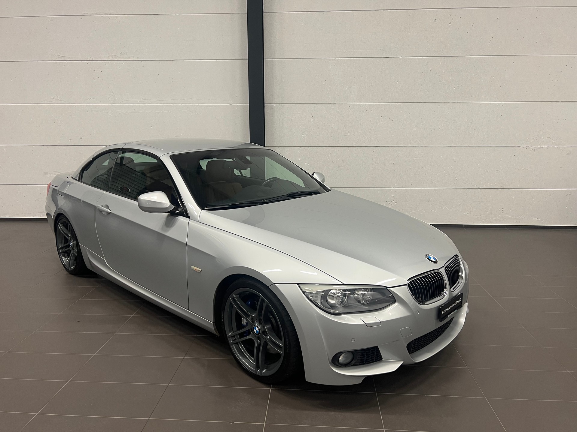 BMW 335i Cabriolet DSG M Paket-showroom-element-1