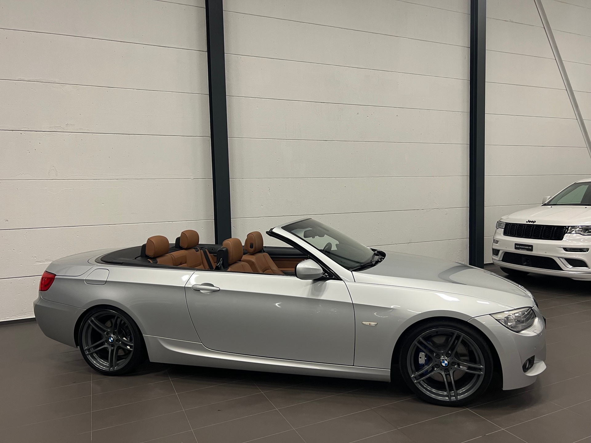 BMW 335i Cabriolet DSG M Paket-showroom-element-3