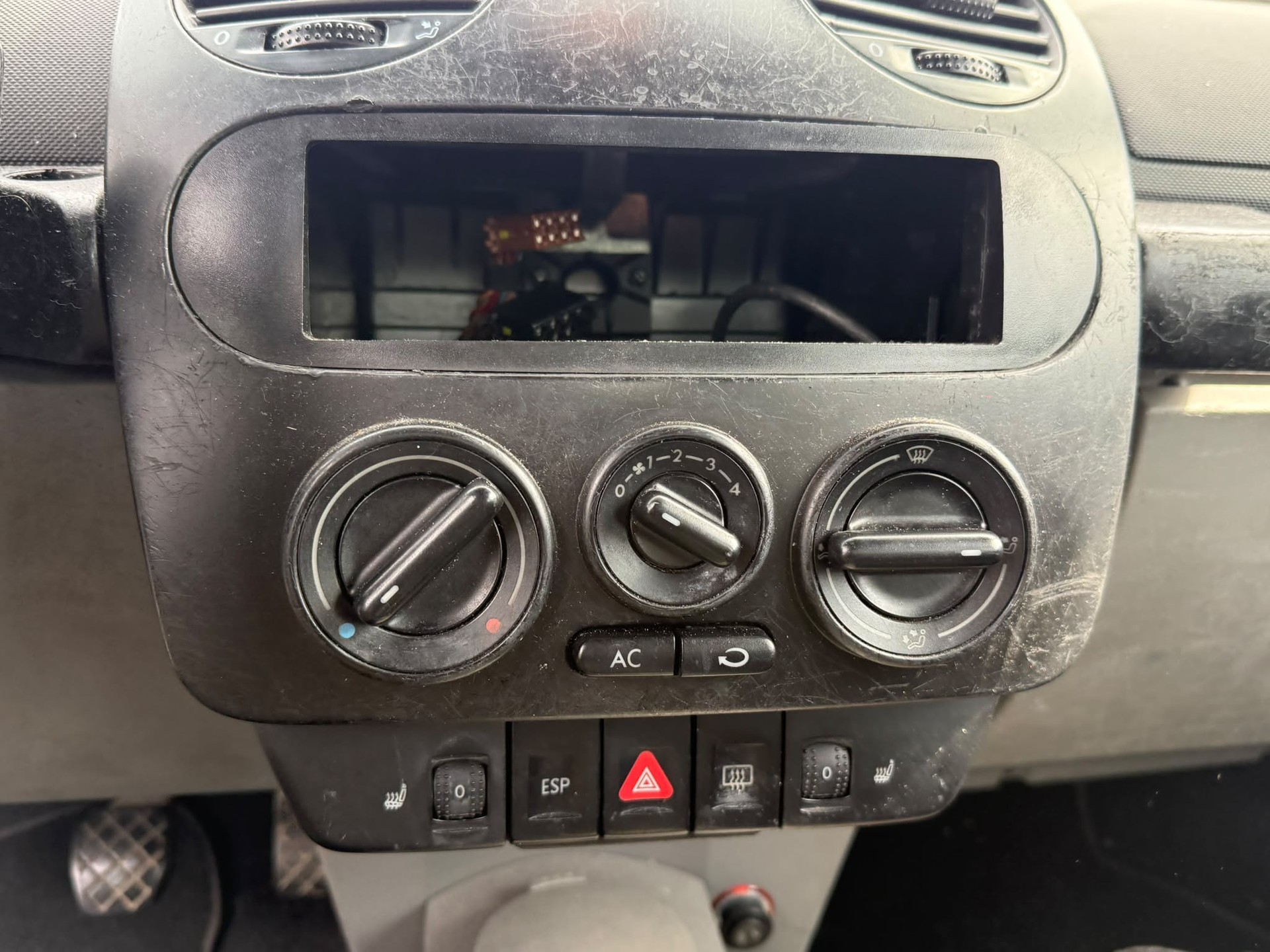 VW Beetle 1.6-image-13