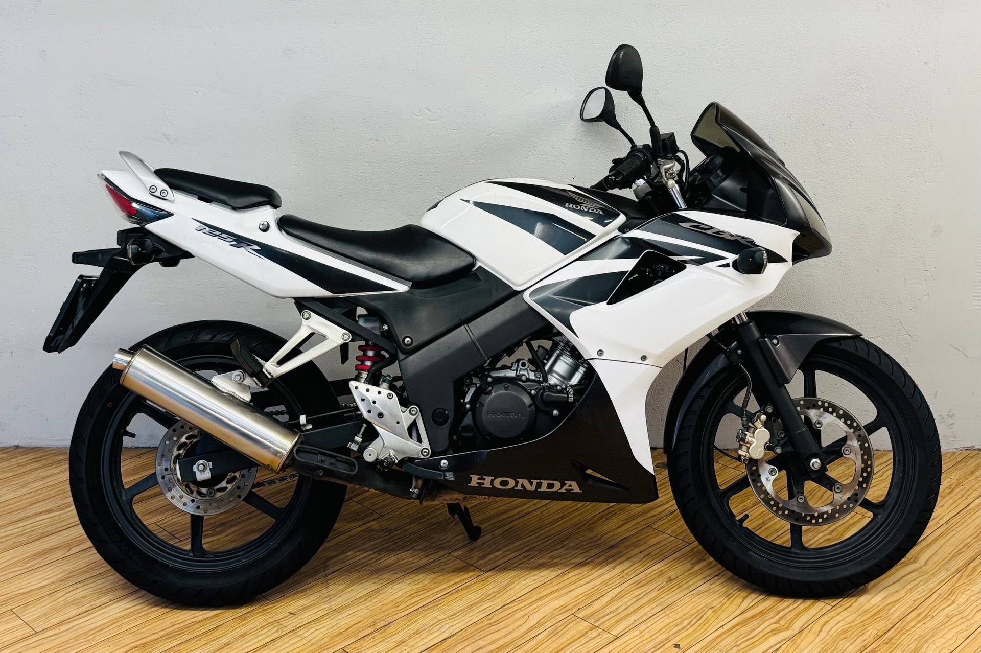 HONDA CBR 125 R-image-1