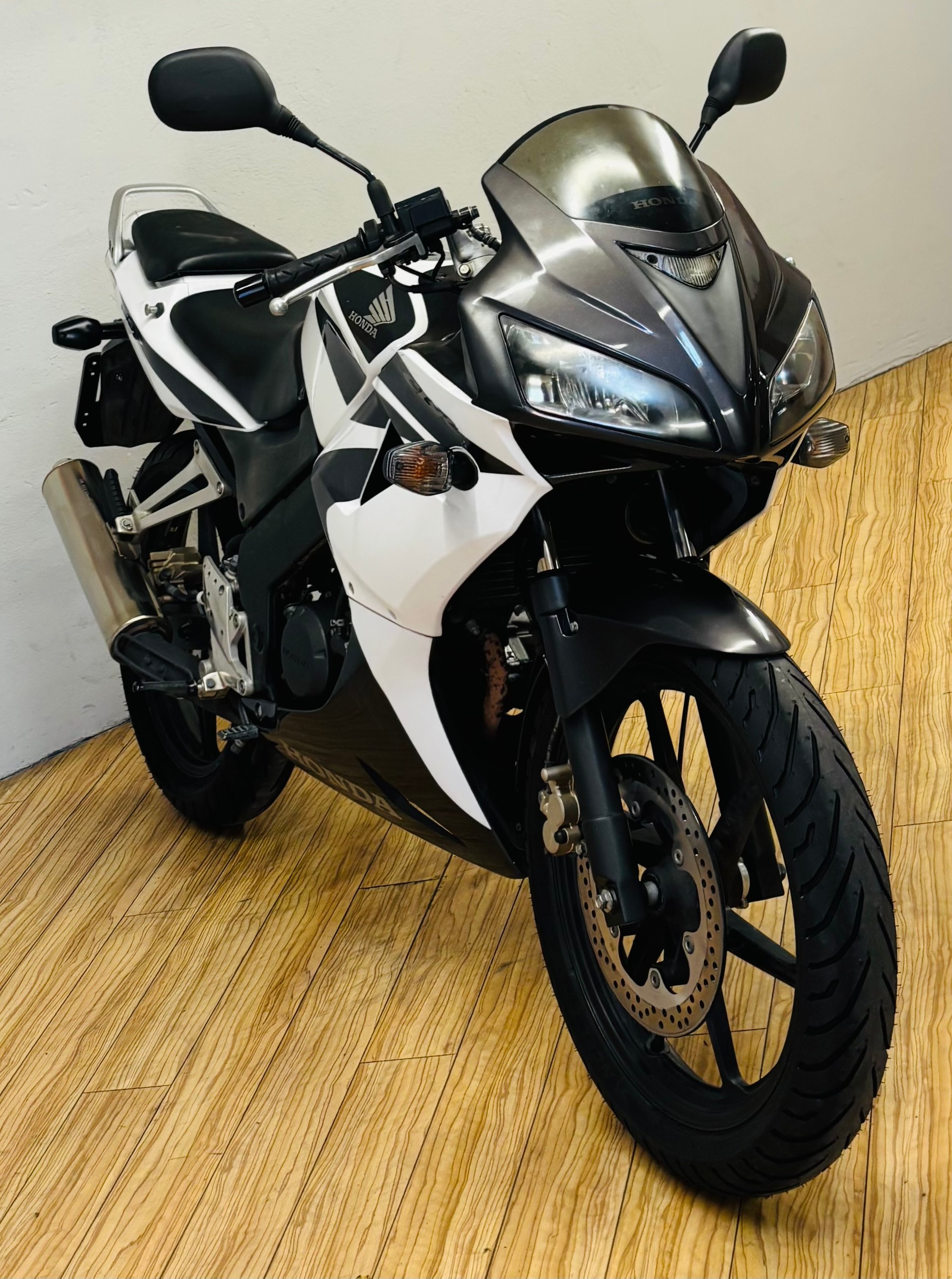 HONDA CBR 125 R-image-0