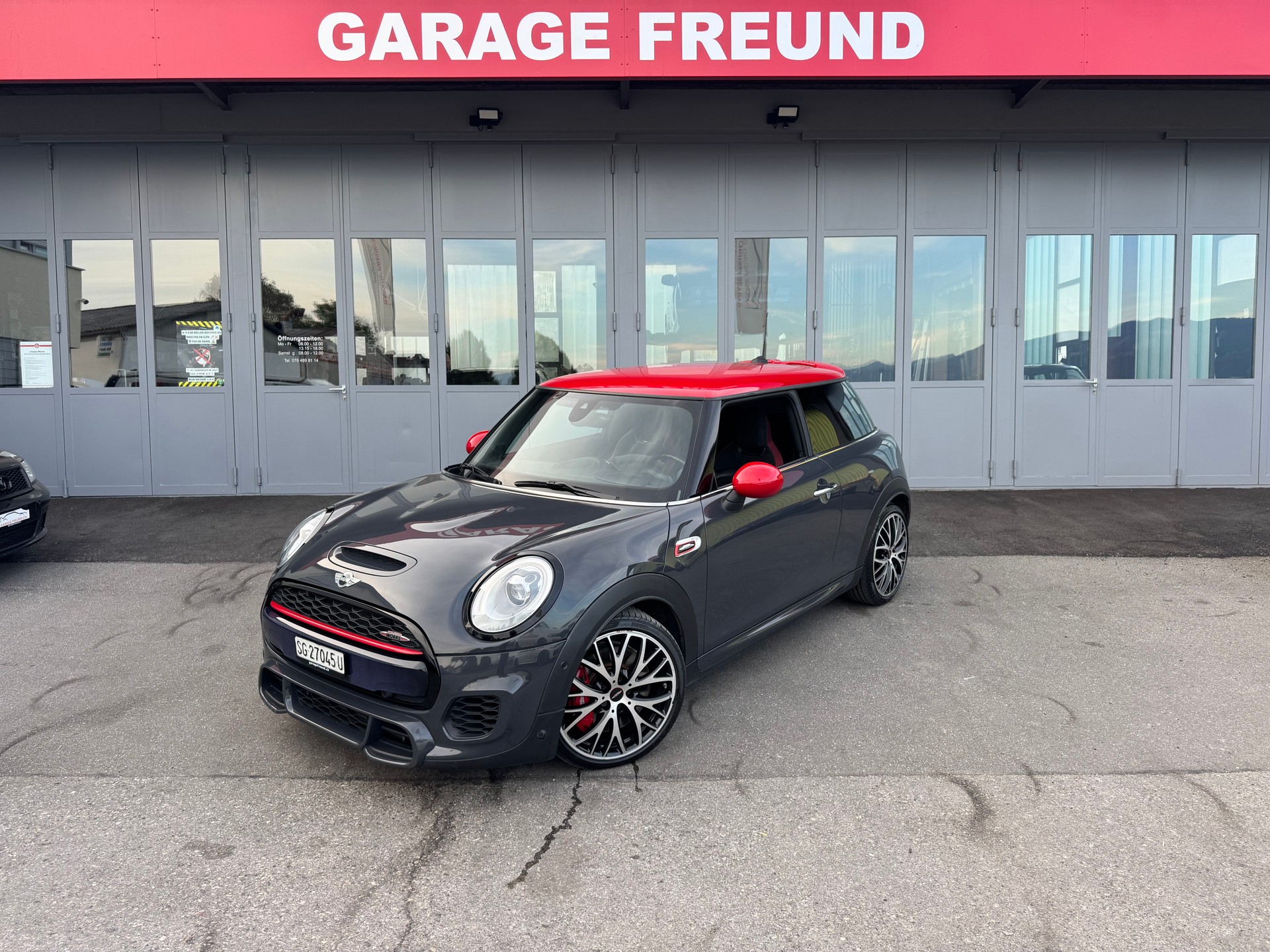 MINI Cooper John Cooper Works Steptronic-showroom-element-3