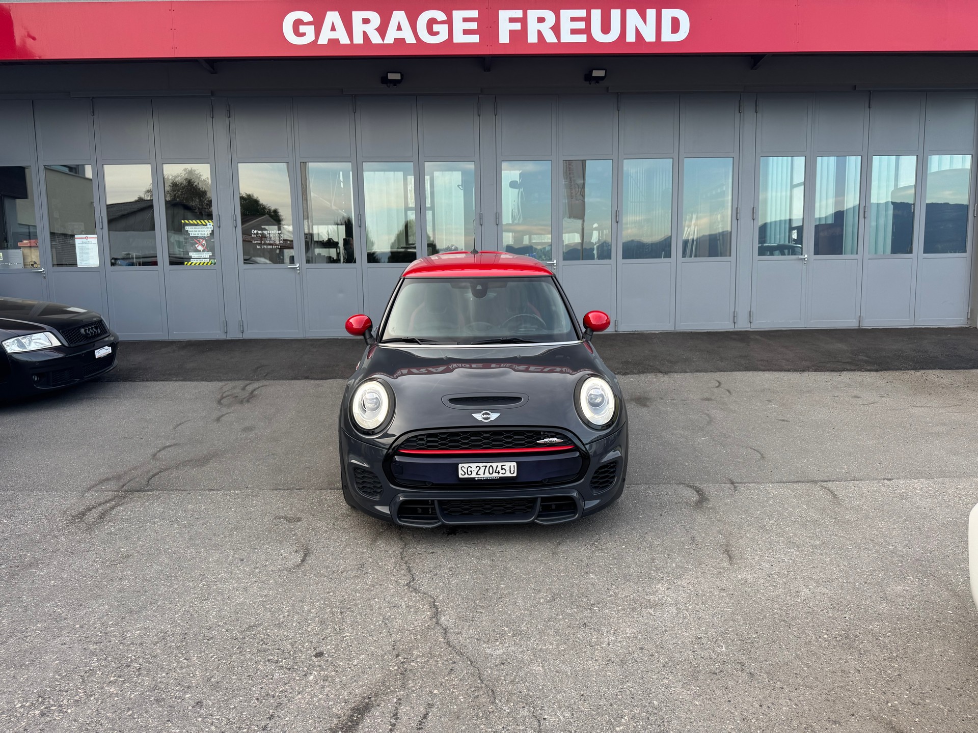 MINI Cooper John Cooper Works Steptronic-image-4