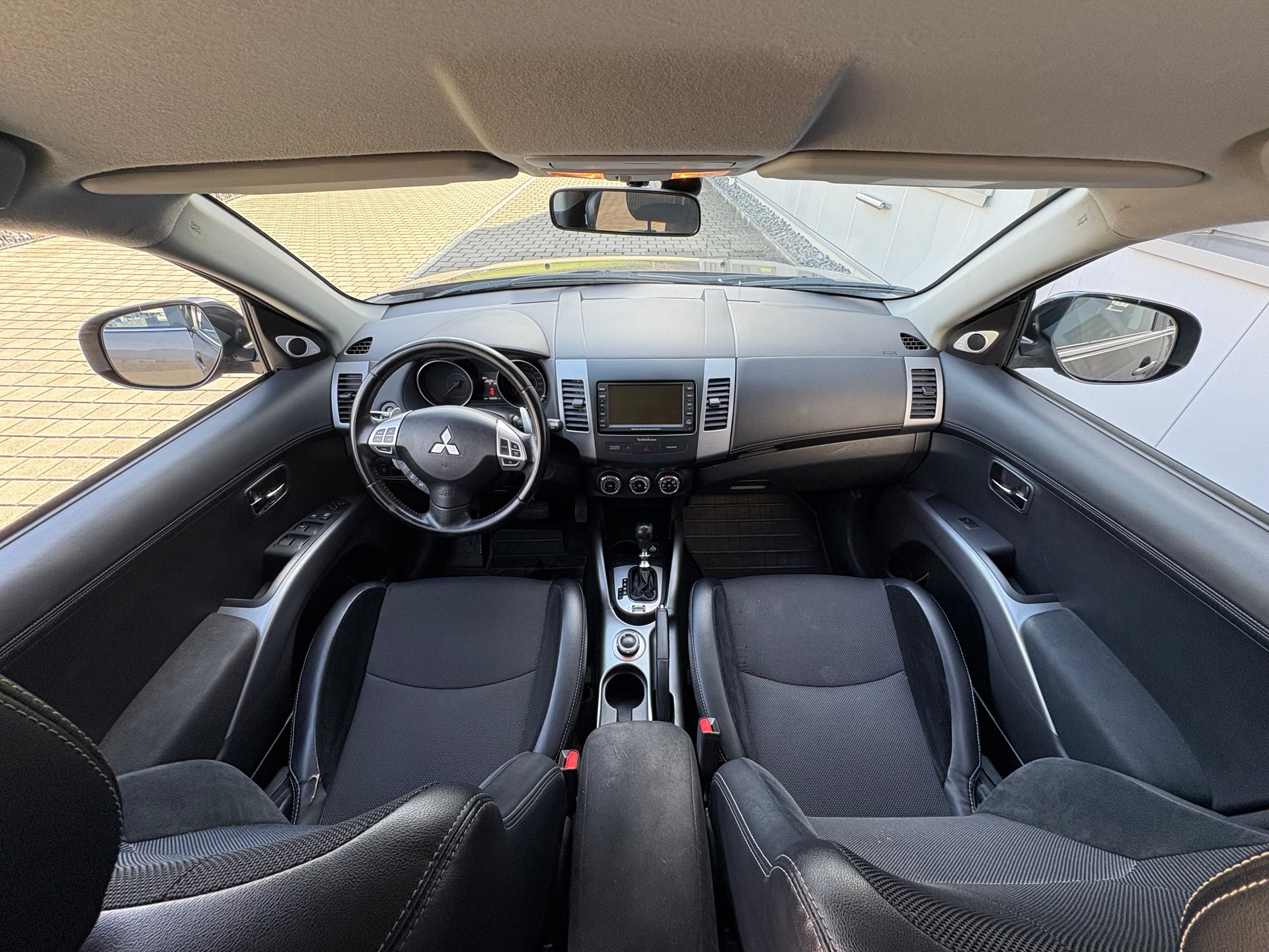 MITSUBISHI Outlander 2.2 DID Jubilé35 4WD TC-SST-image-13