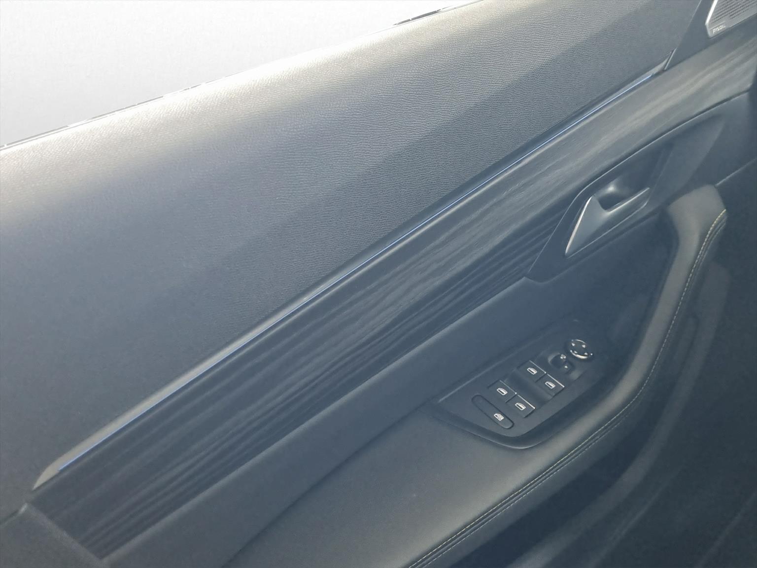 PEUGEOT 508 1.6 Plug-in Hybrid-image-11