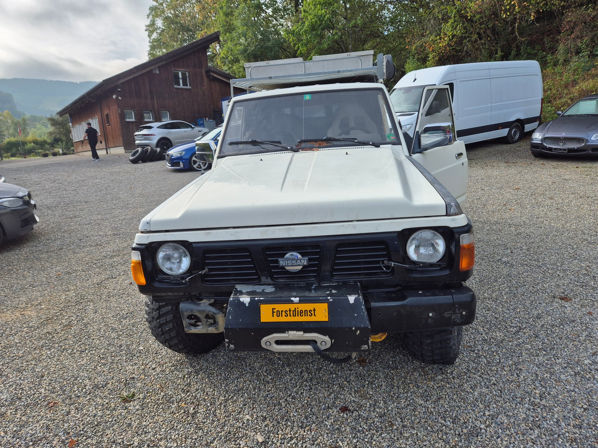 NISSAN Patrol 2.8 D LX Wagon-showroom-element-1