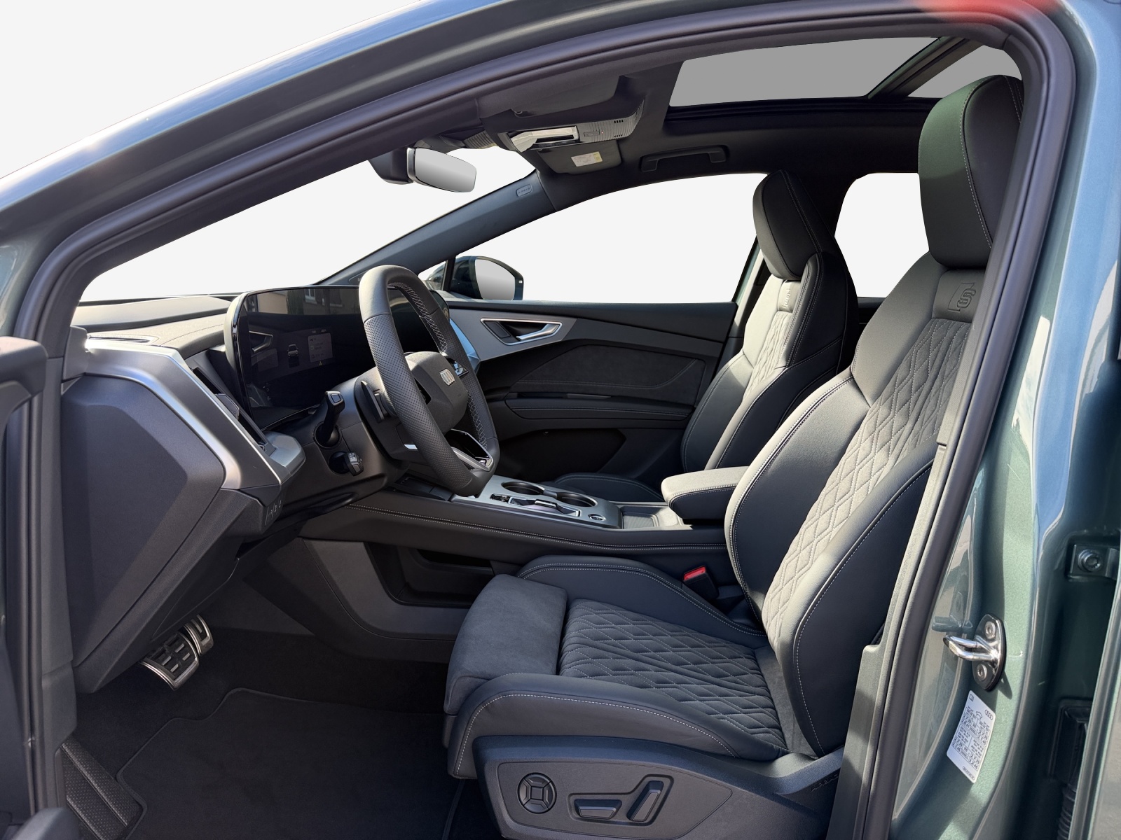 AUDI Q4 e-tron SUV quattro performance Swiss Ski-image-7