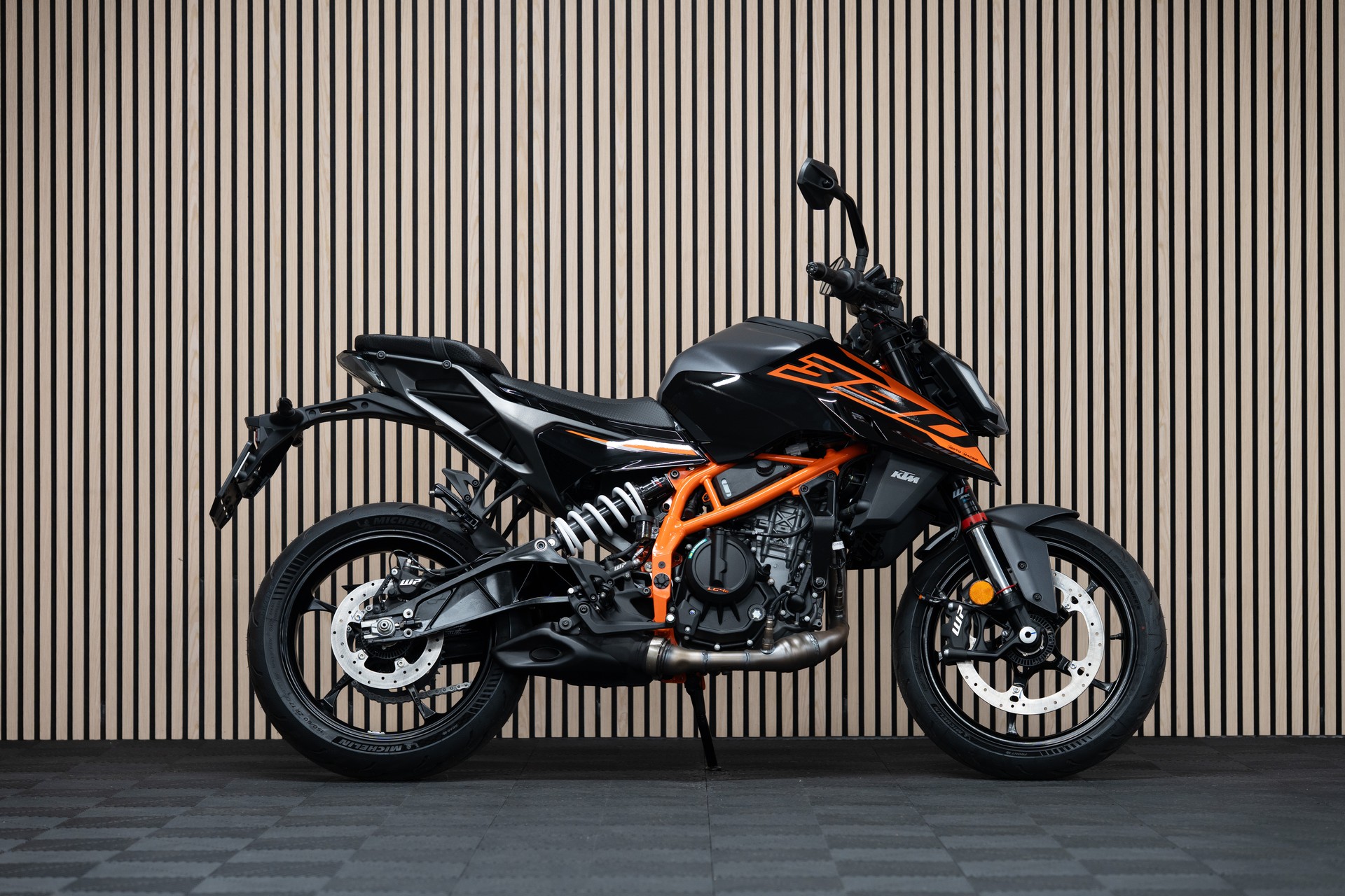 KTM 390 Duke mit Fahrwerkstieferlegung und Fahrersitz niedrig - Sitzhöhe nur 775mm!-image-0