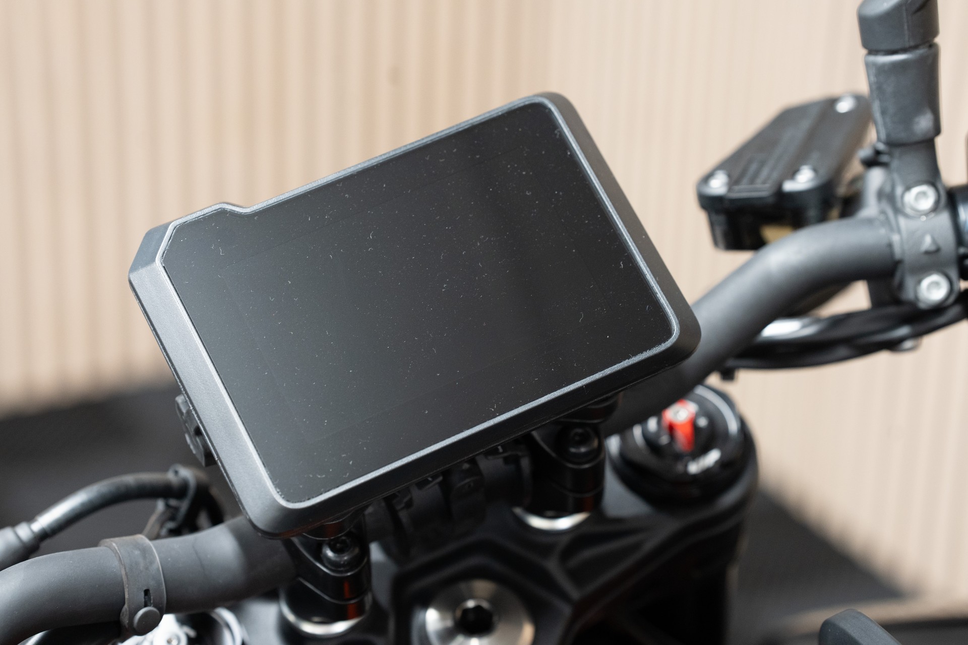 KTM 390 Duke mit Fahrwerkstieferlegung und Fahrersitz niedrig - Sitzhöhe nur 775mm!-image-2