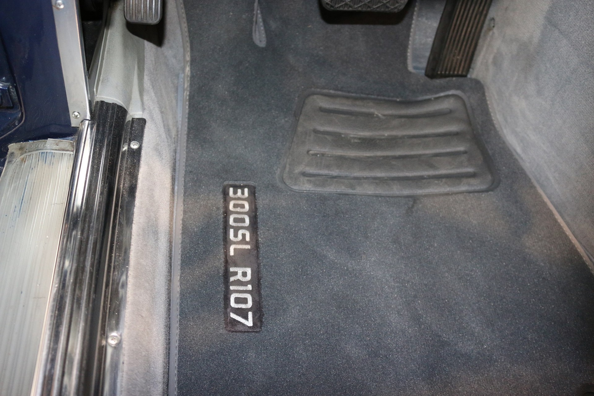 MERCEDES-BENZ SL 300-image-12