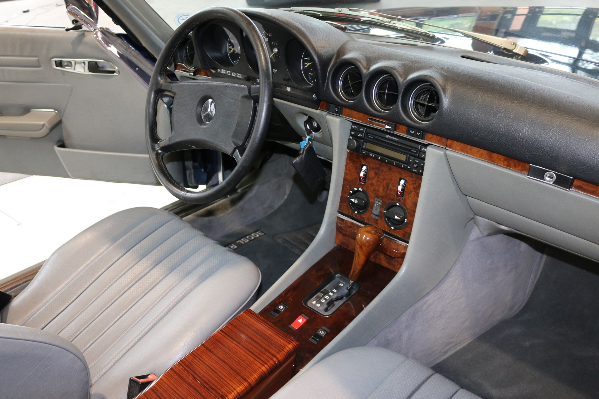MERCEDES-BENZ SL 300-image-11