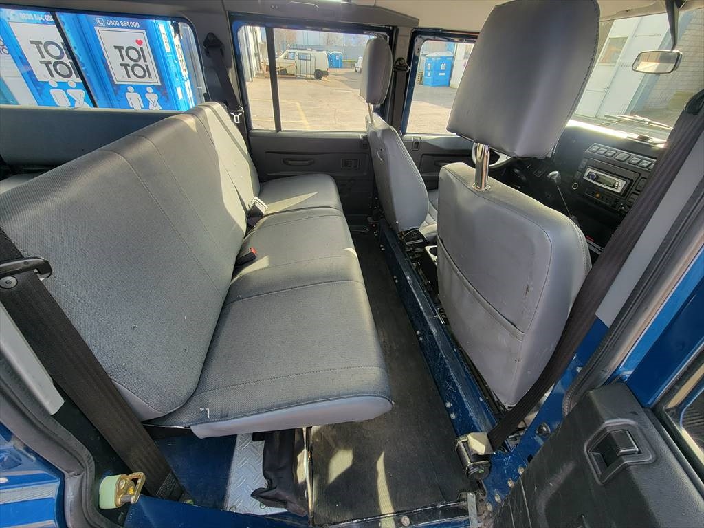 LAND ROVER Defender 110 SW 2.5 Td5-image-11