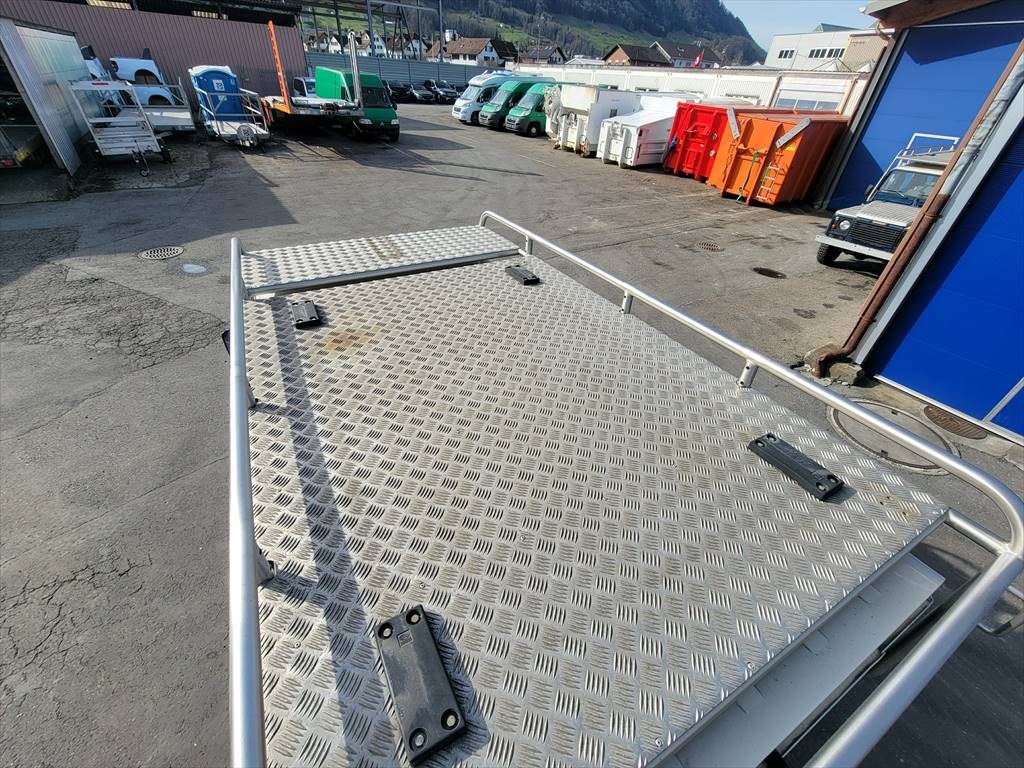 LAND ROVER Defender 110 SW 2.5 Td5-image-14