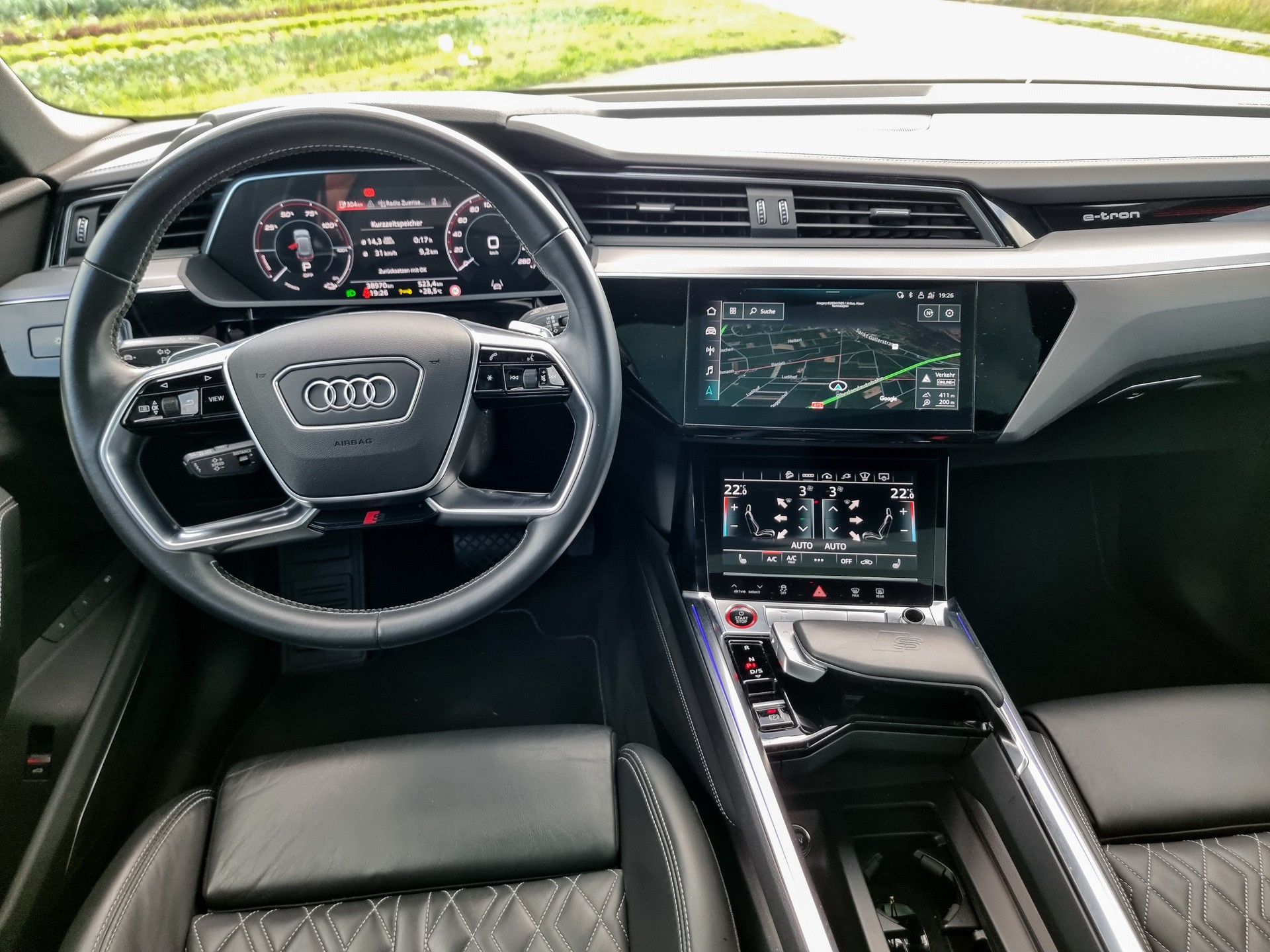 AUDI e-tron S Sportback quattro (Audi SQ8) Black Edition 503 PS-image-7