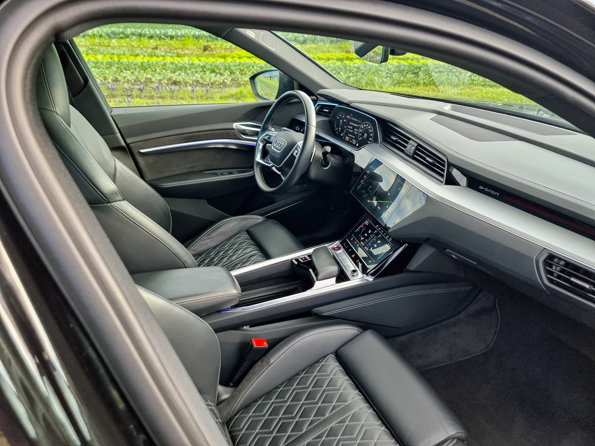 AUDI e-tron S Sportback quattro (Audi SQ8) Black Edition 503 PS-image-8