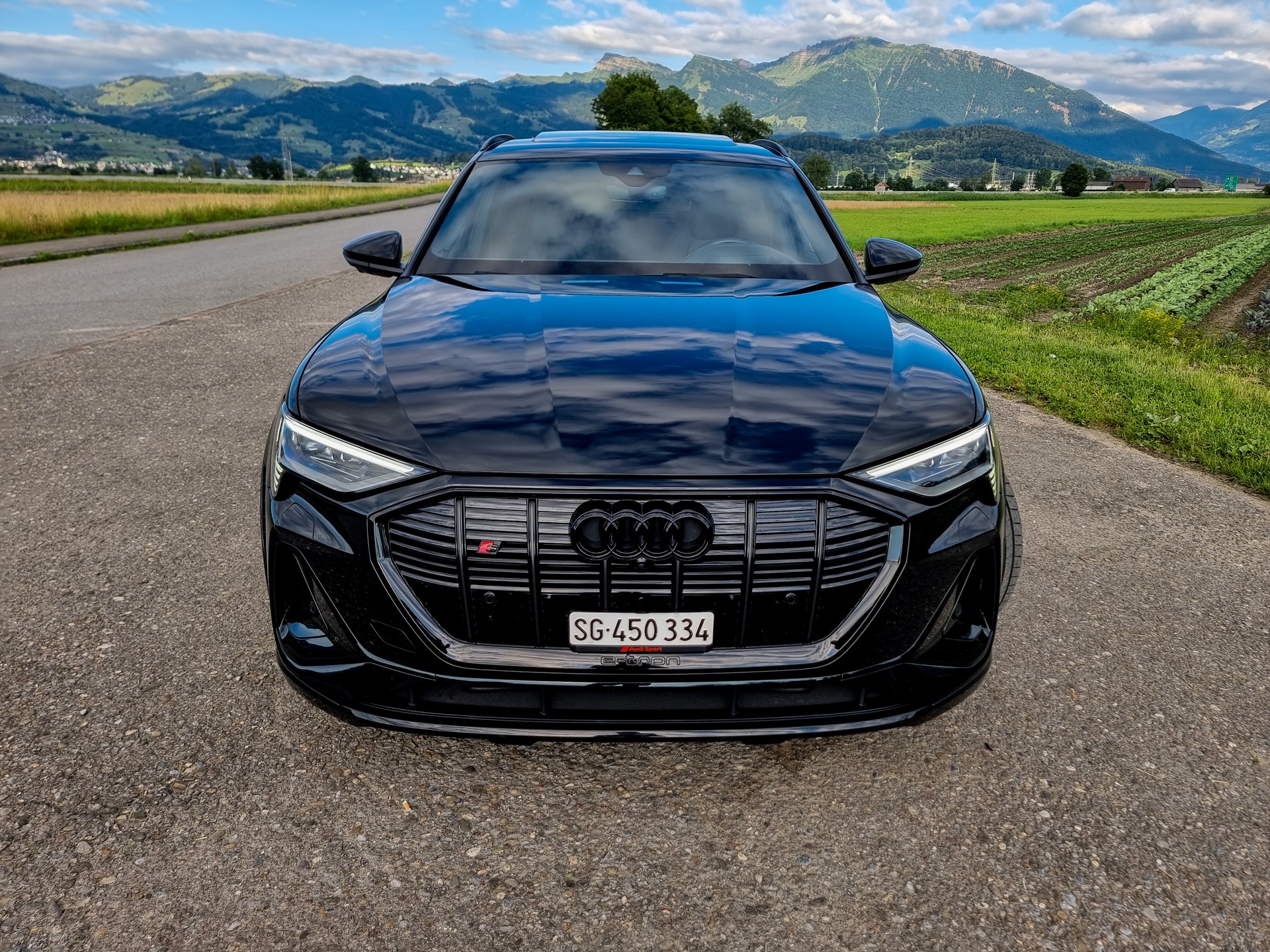 AUDI e-tron S Sportback quattro (Audi SQ8) Black Edition 503 PS-image-3