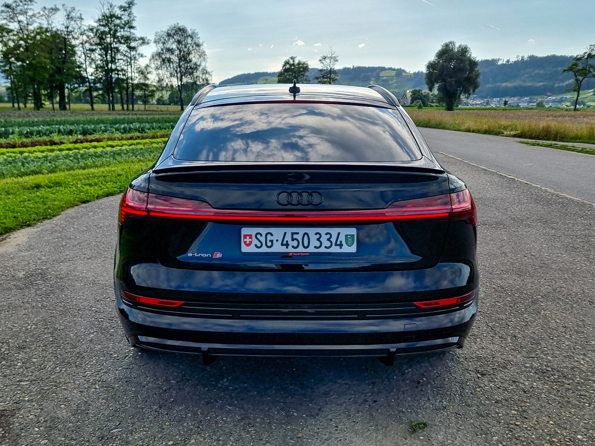 AUDI e-tron S Sportback quattro (Audi SQ8) Black Edition 503 PS-image-6
