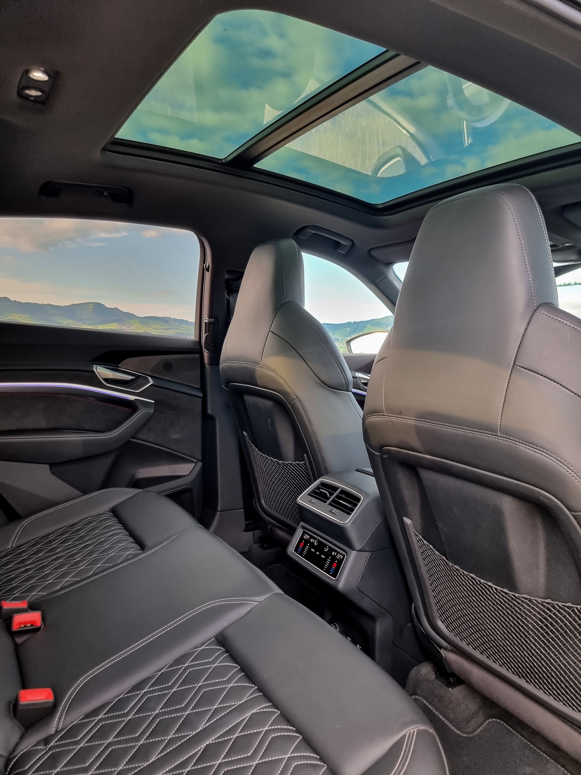 AUDI e-tron S Sportback quattro (Audi SQ8) Black Edition 503 PS-image-10
