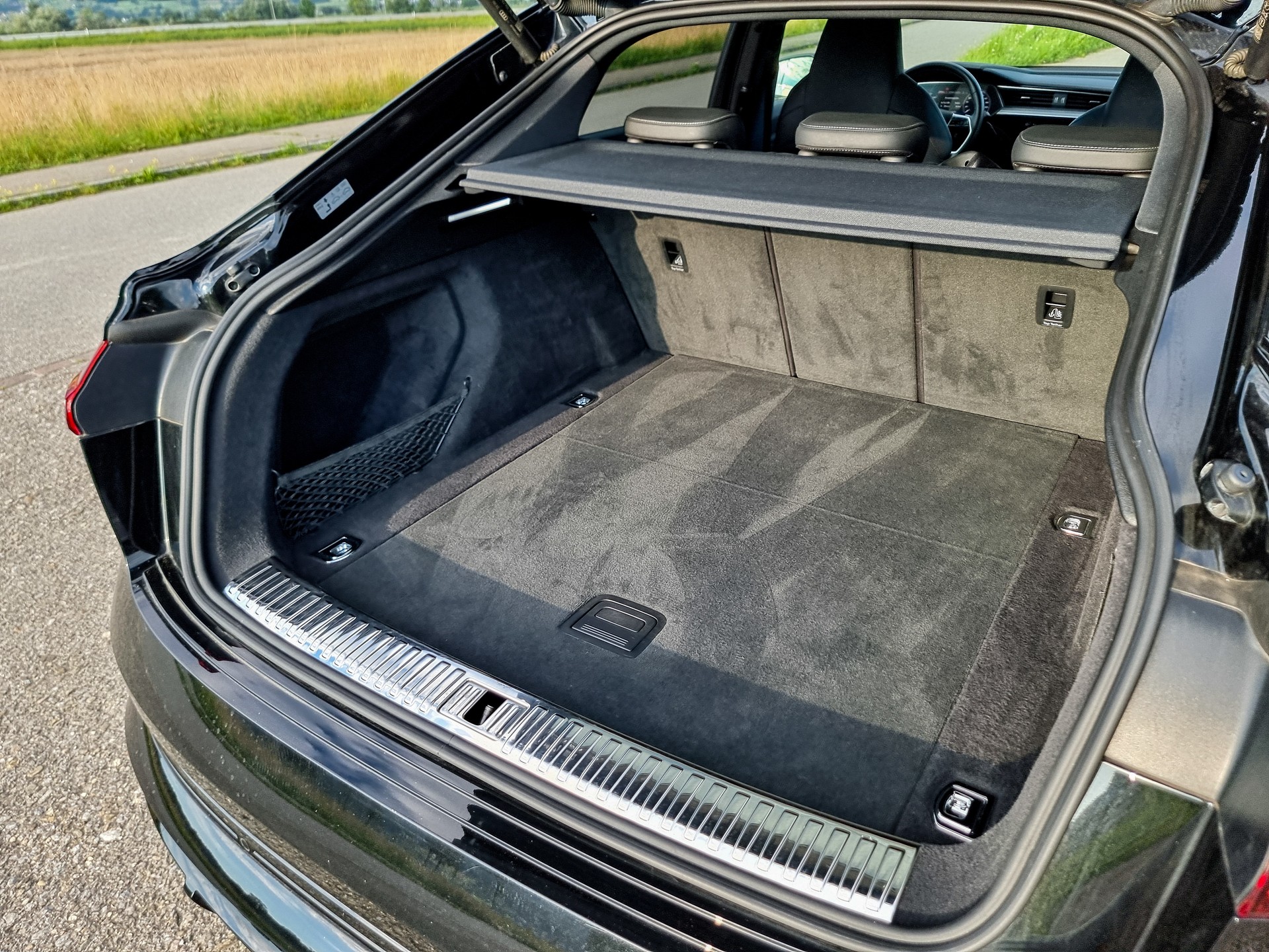 AUDI e-tron S Sportback quattro (Audi SQ8) Black Edition 503 PS-image-12