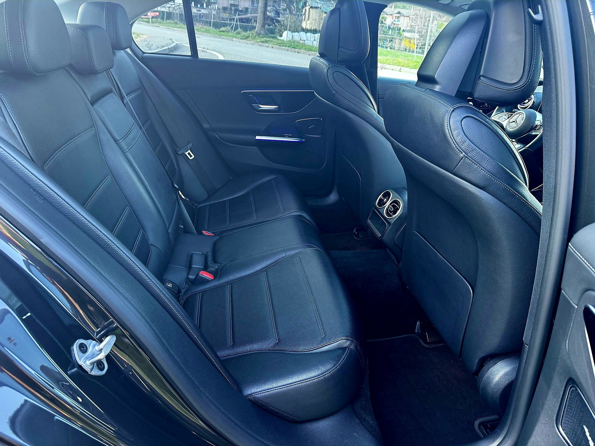 MERCEDES-BENZ C 220 d AMG Line-image-8