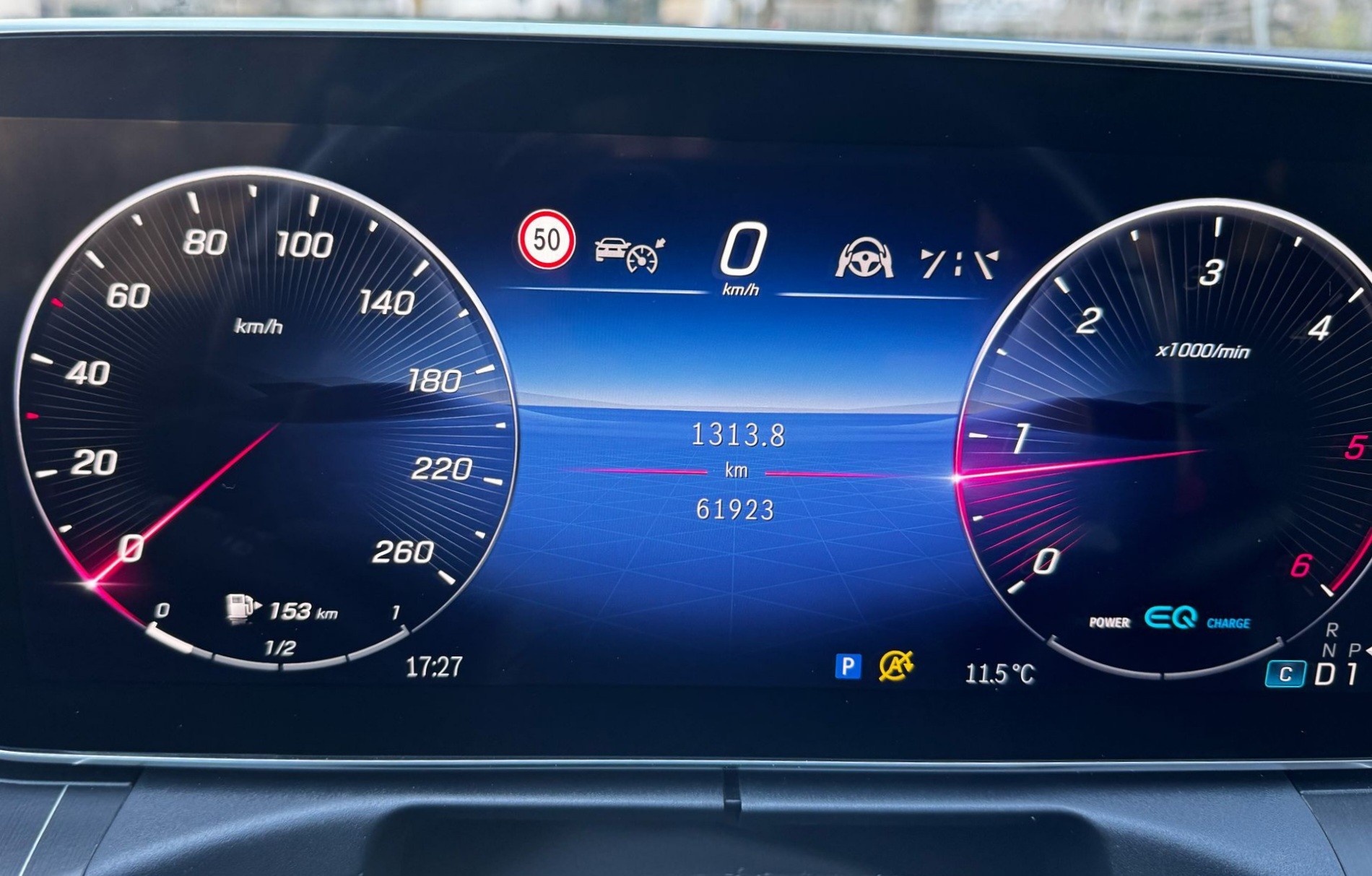 MERCEDES-BENZ C 220 d AMG Line-image-12