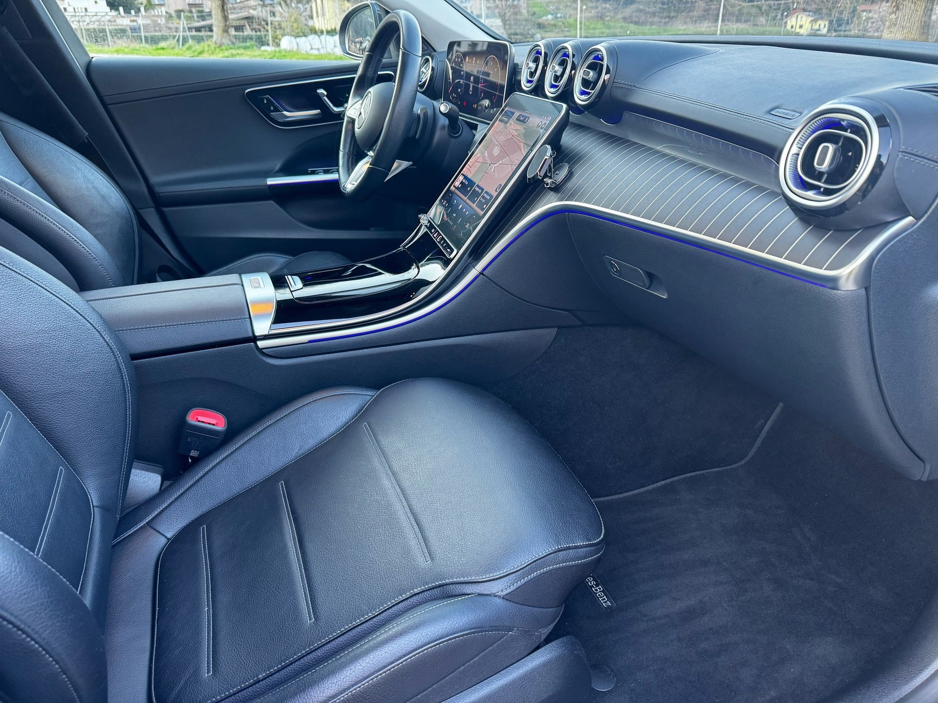 MERCEDES-BENZ C 220 d AMG Line-image-6