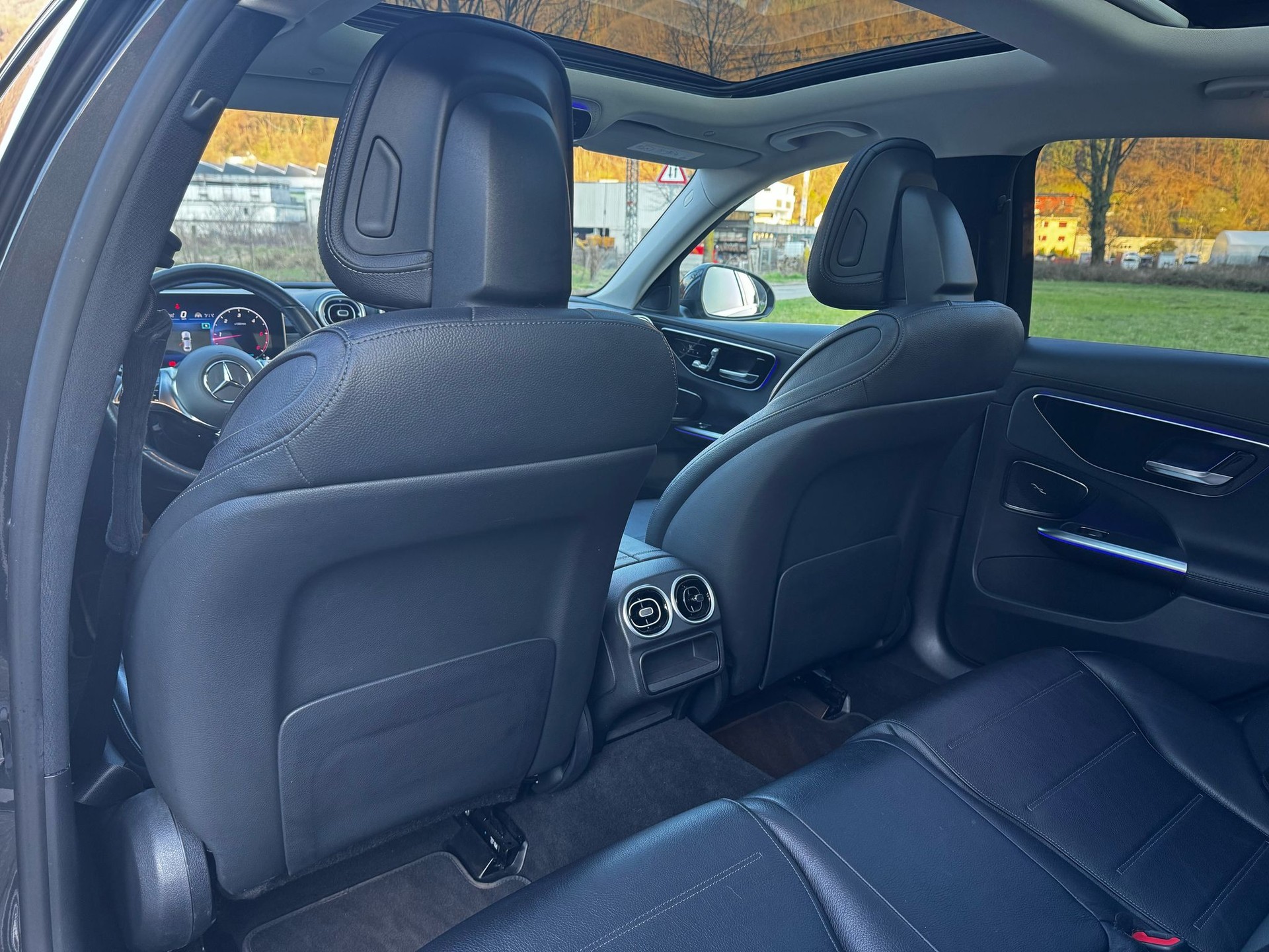 MERCEDES-BENZ C 220 d AMG Line-image-10
