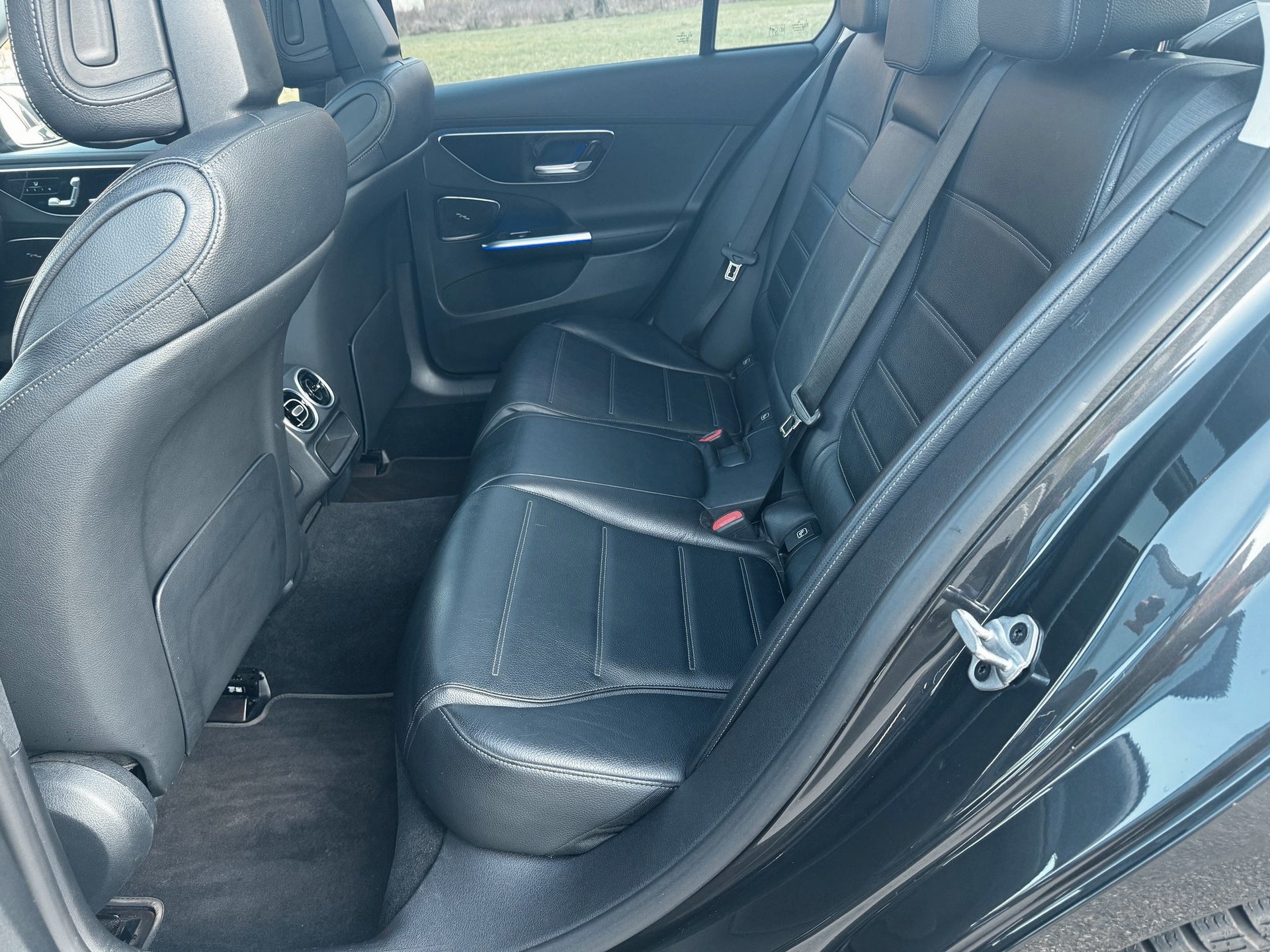 MERCEDES-BENZ C 220 d AMG Line-image-9