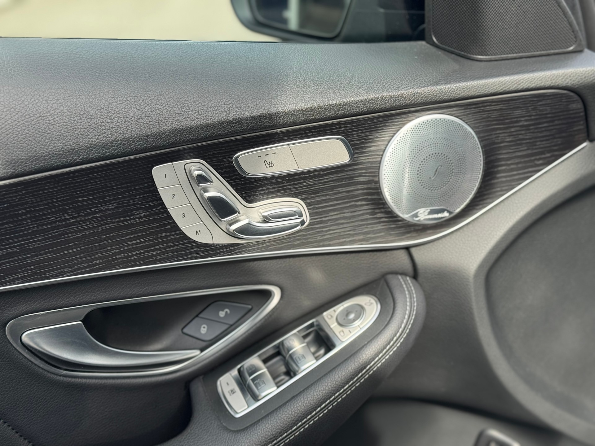 MERCEDES-BENZ C 220 d Swiss Star AMG Line 4M 9G-Tronic-image-13