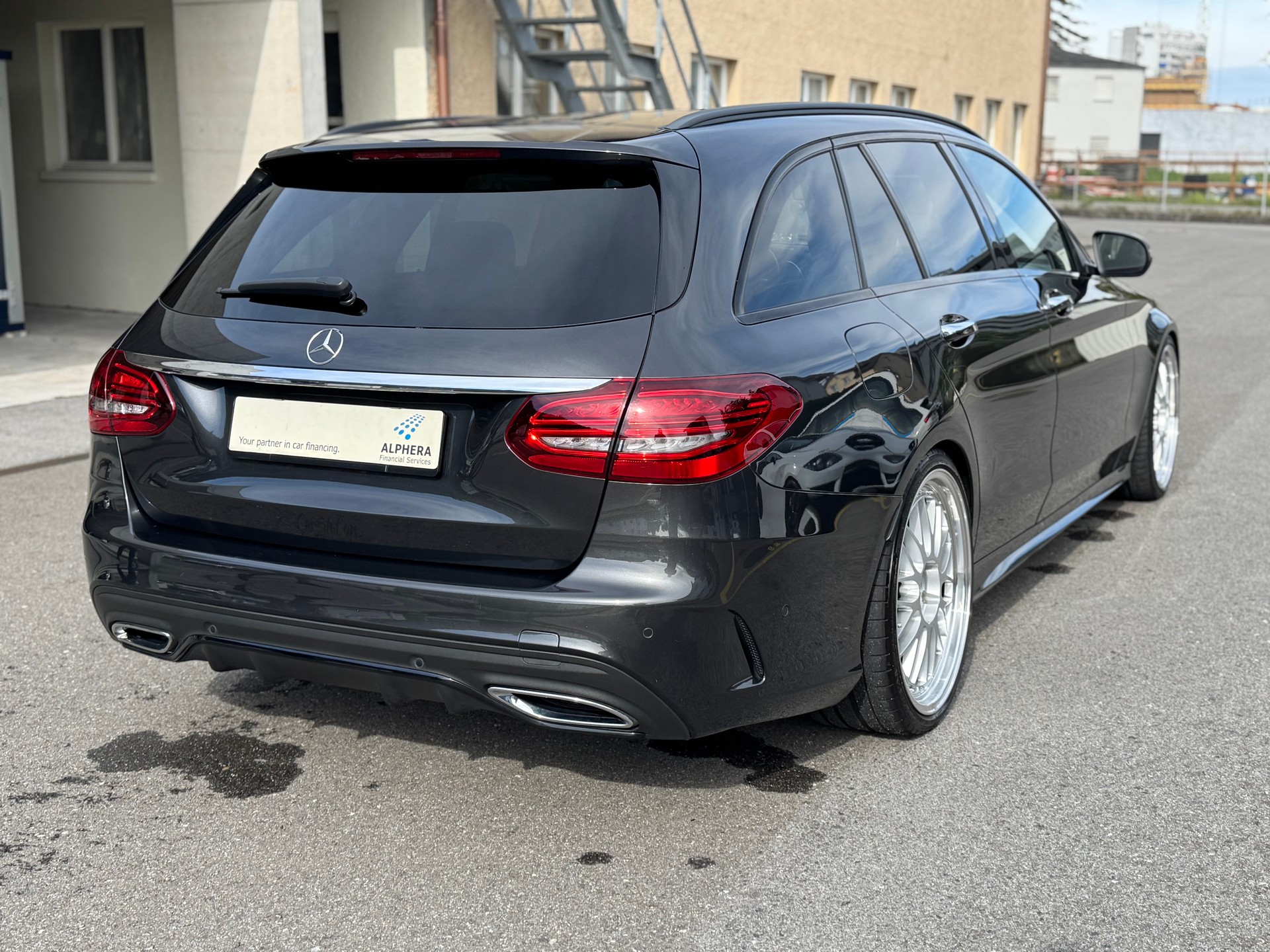MERCEDES-BENZ C 220 d Swiss Star AMG Line 4M 9G-Tronic-image-4