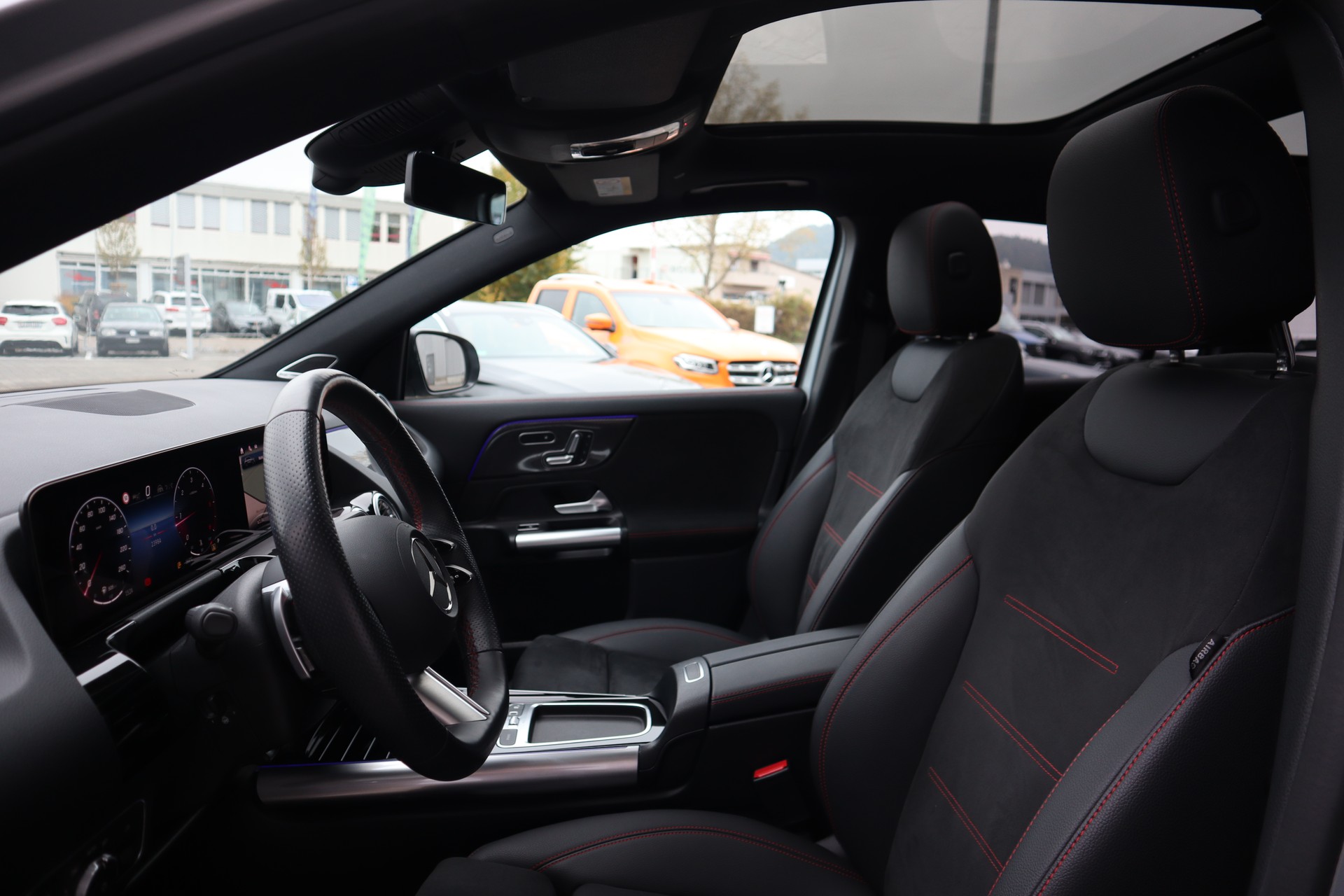 MERCEDES-BENZ GLA 220 d AMG Line 4Matic 8G-DCT-image-4