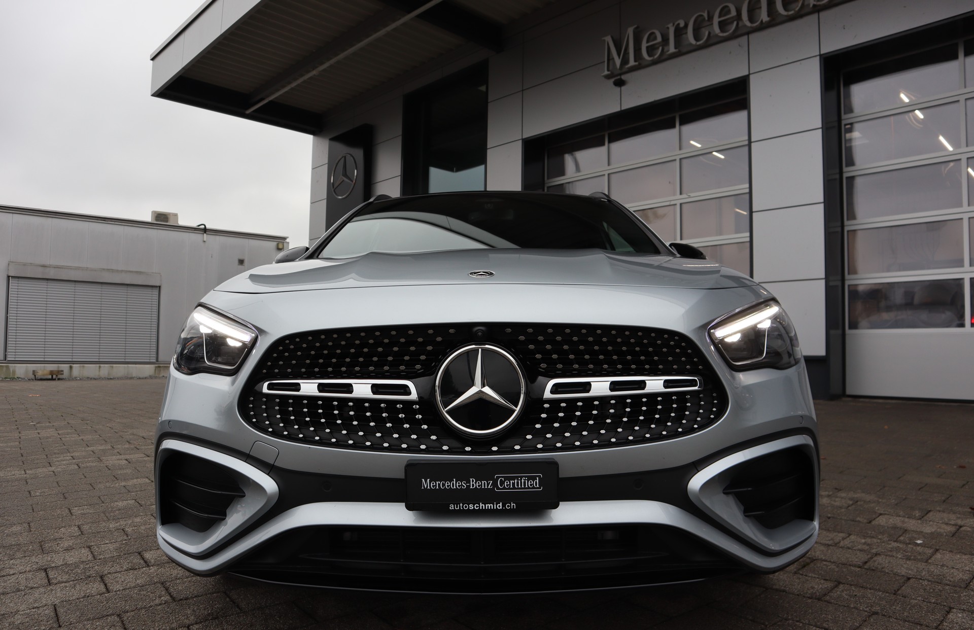 MERCEDES-BENZ GLA 220 d AMG Line 4Matic 8G-DCT-showroom-element-2
