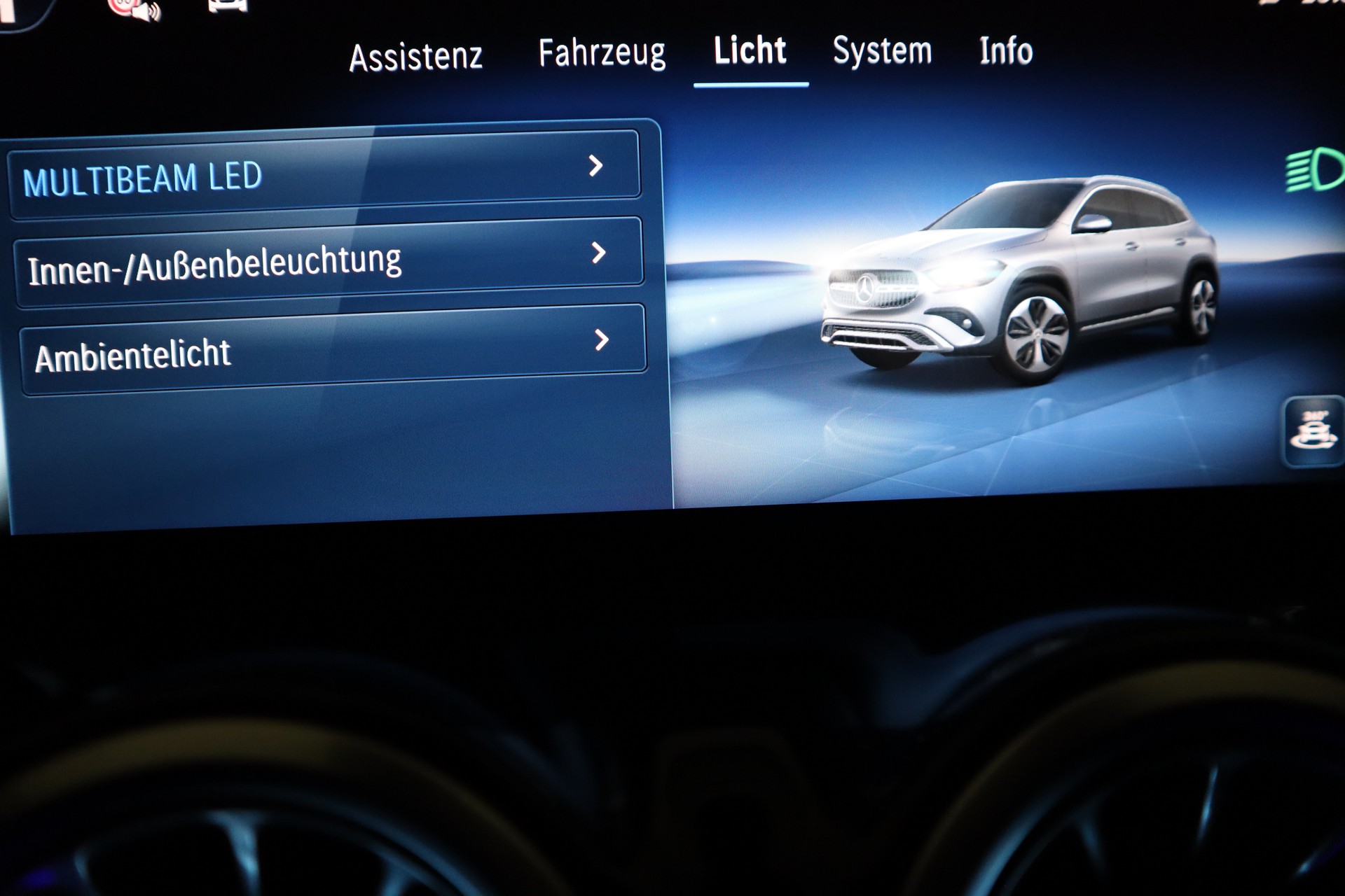 MERCEDES-BENZ GLA 220 d AMG Line 4Matic 8G-DCT-image-15