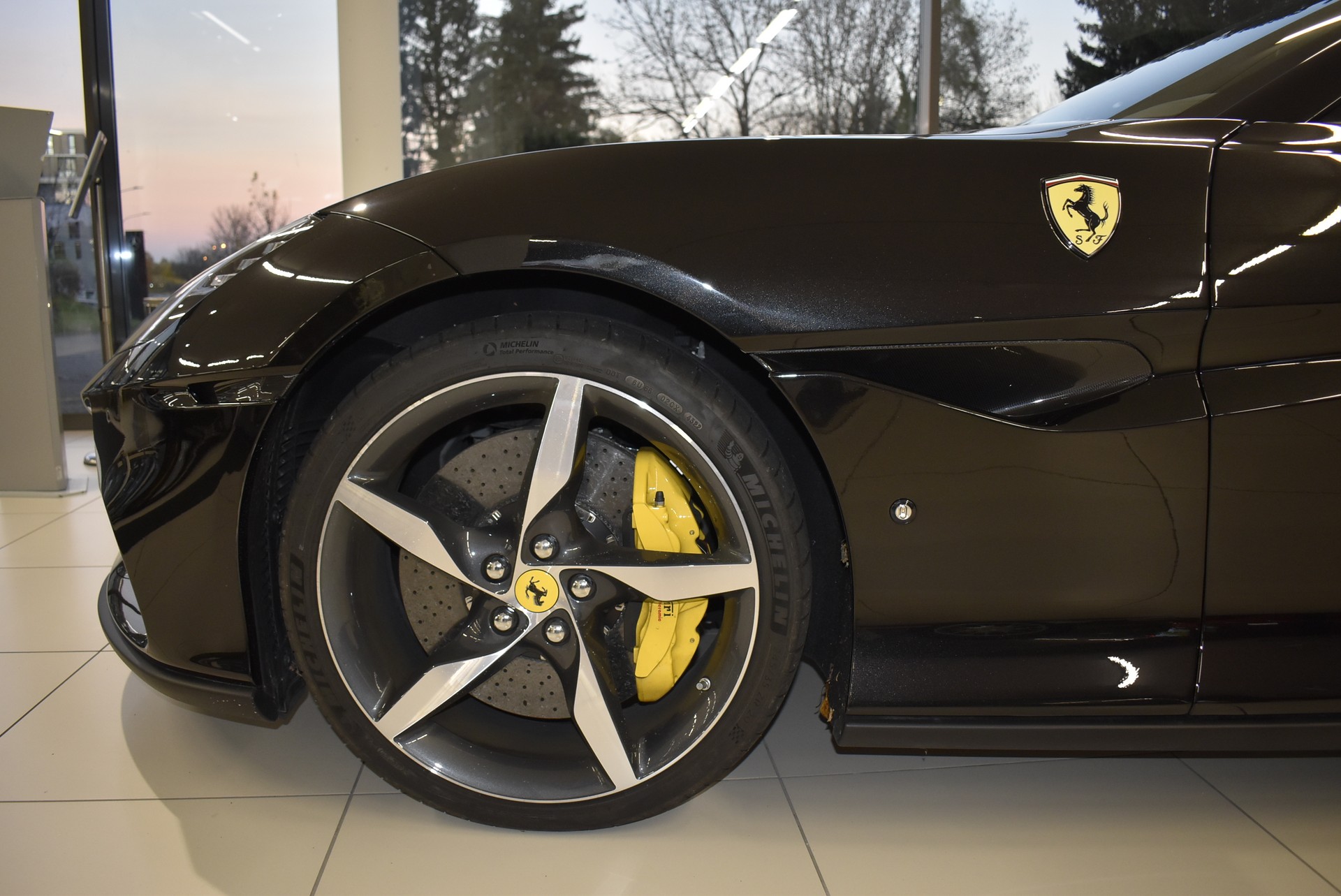FERRARI Portofino M-image-6