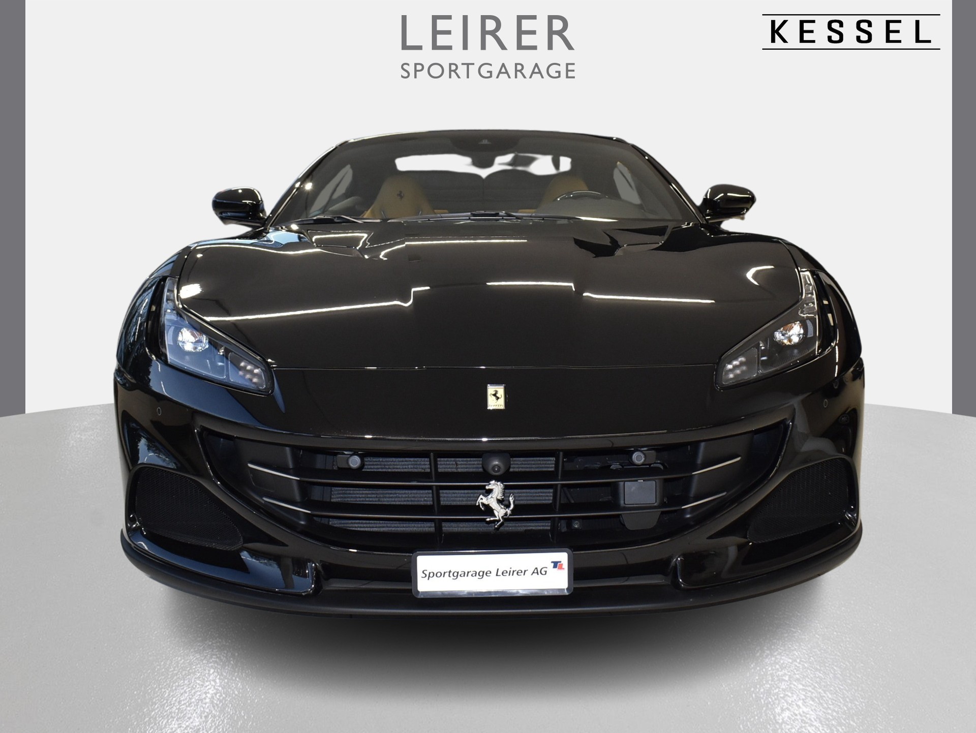 FERRARI Portofino M-showroom-element-3