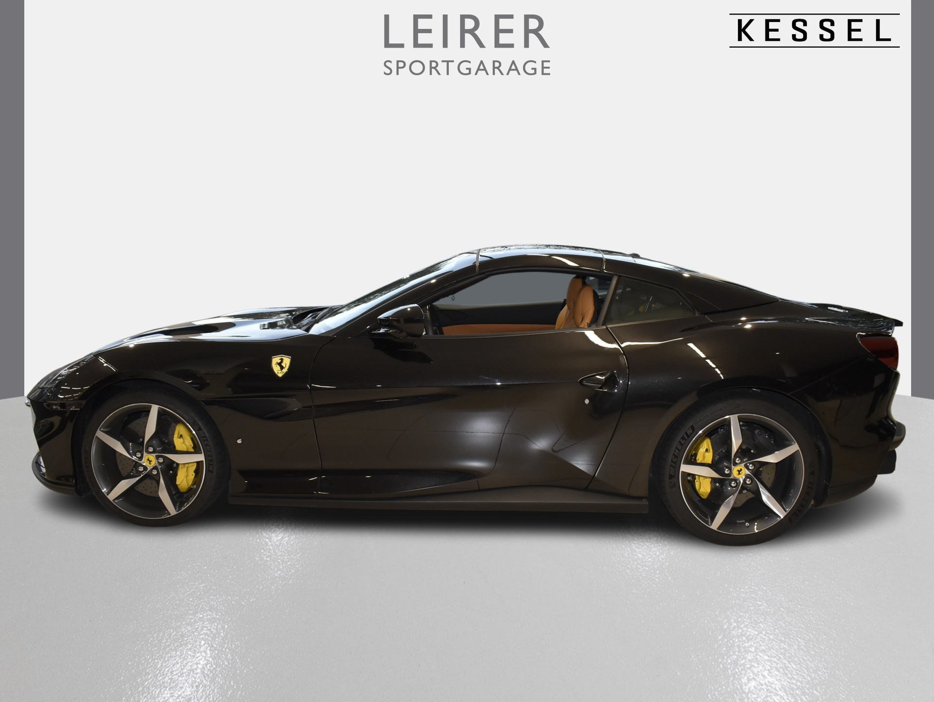 FERRARI Portofino M-showroom-element-1