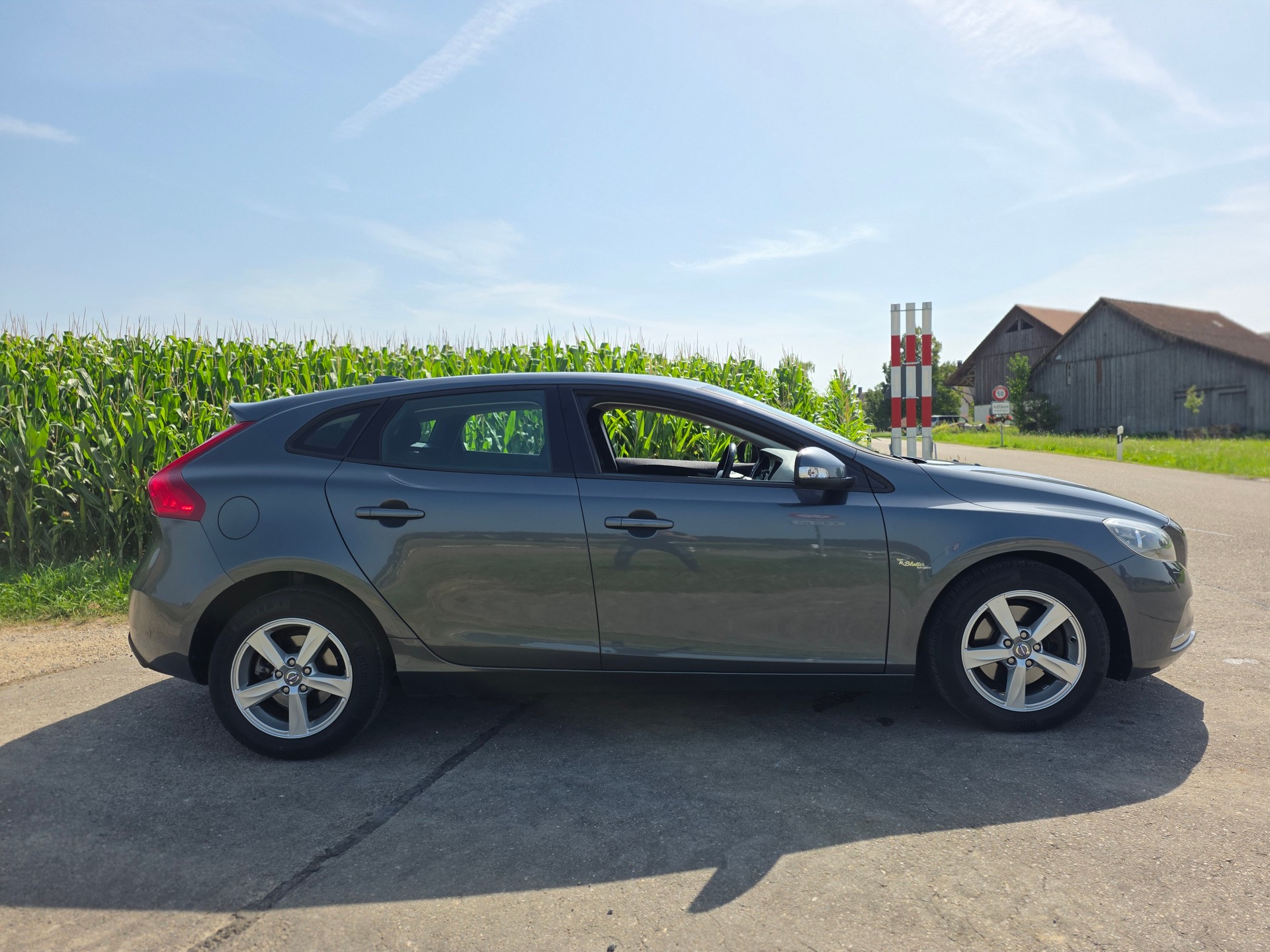 VOLVO V40 T4 Summum Powershift-image-2
