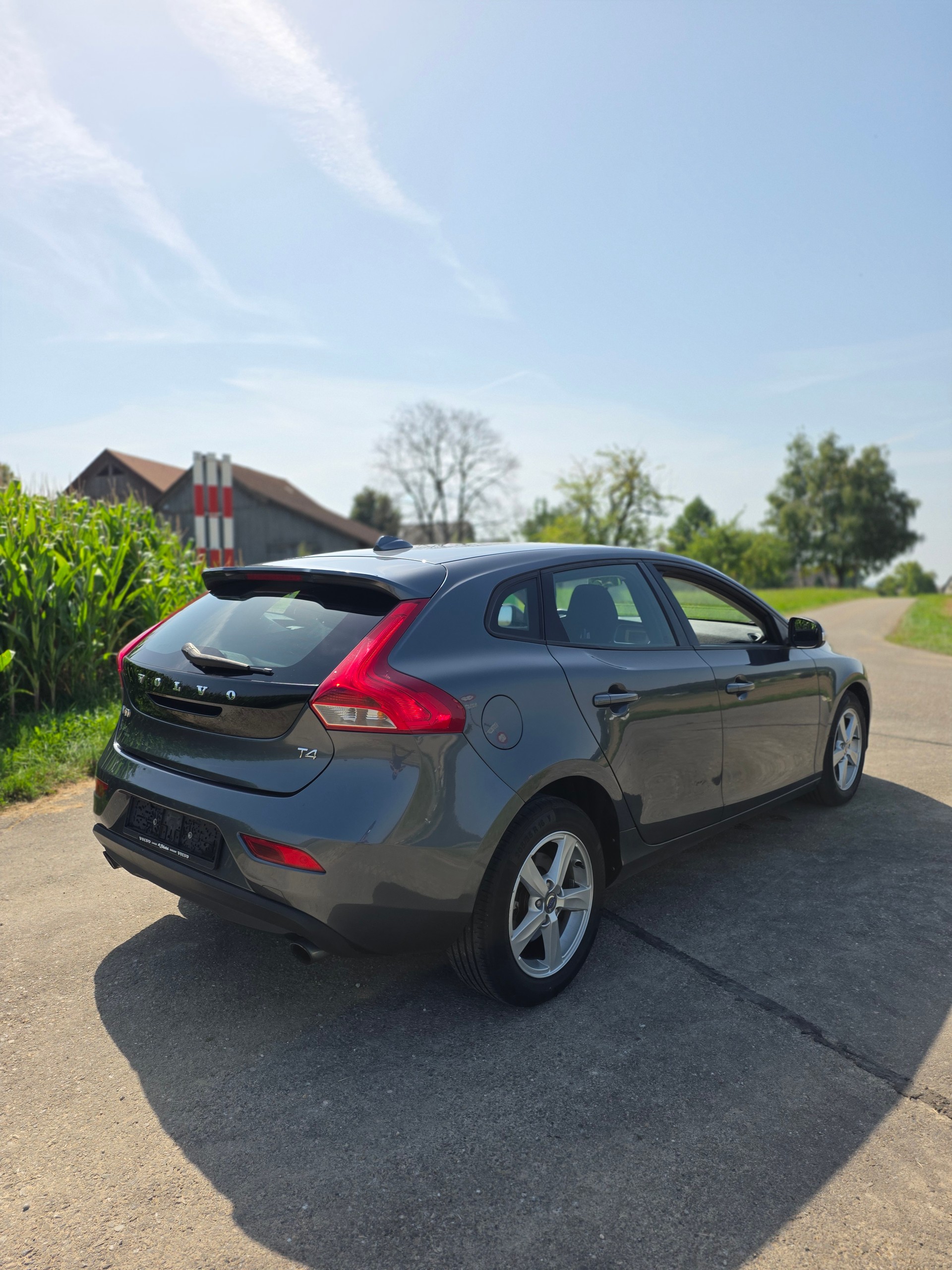 VOLVO V40 T4 Summum Powershift-image-3