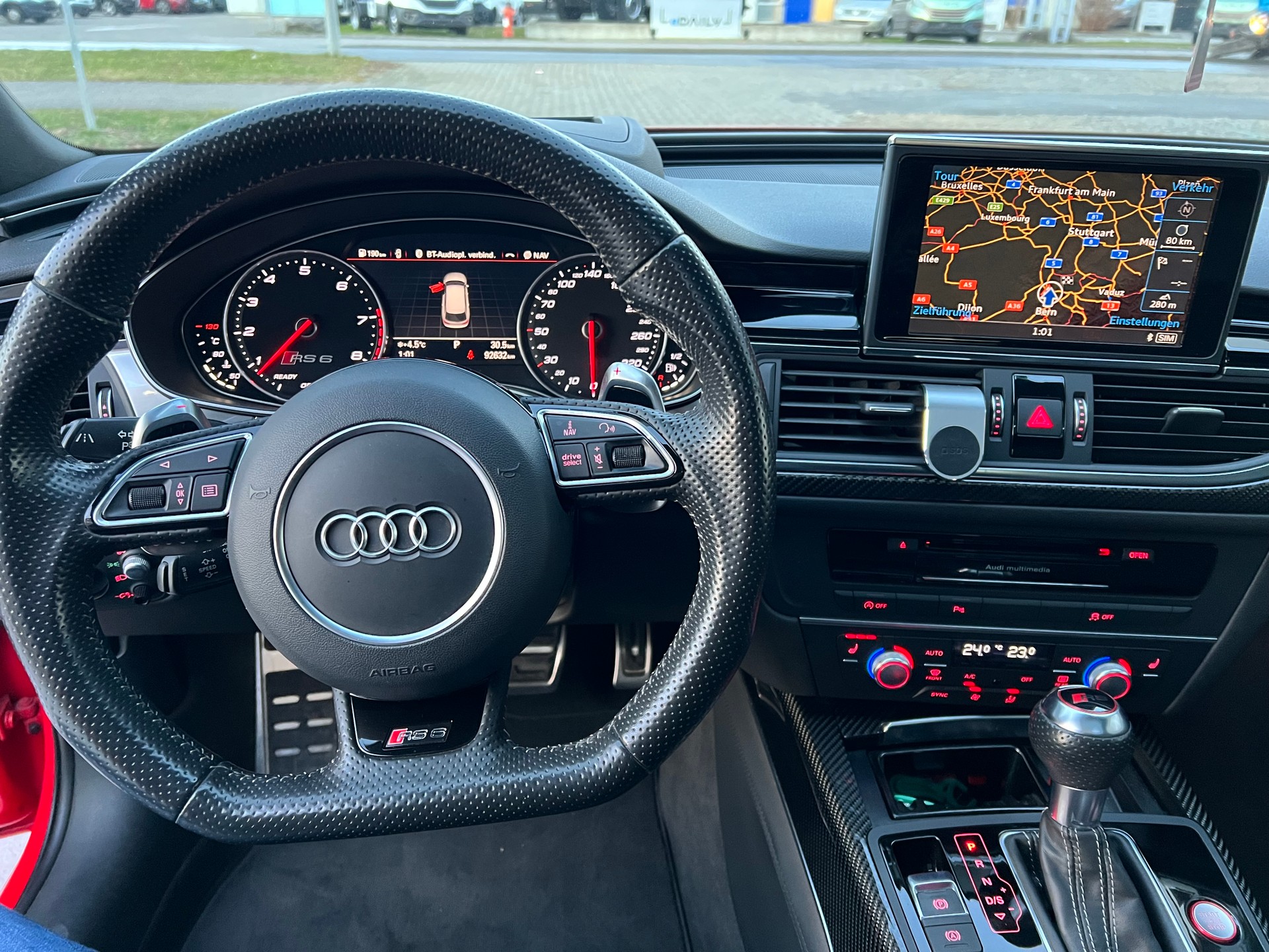 AUDI RS6 Avant 4.0 TFSI V8 performance quattro-image-12