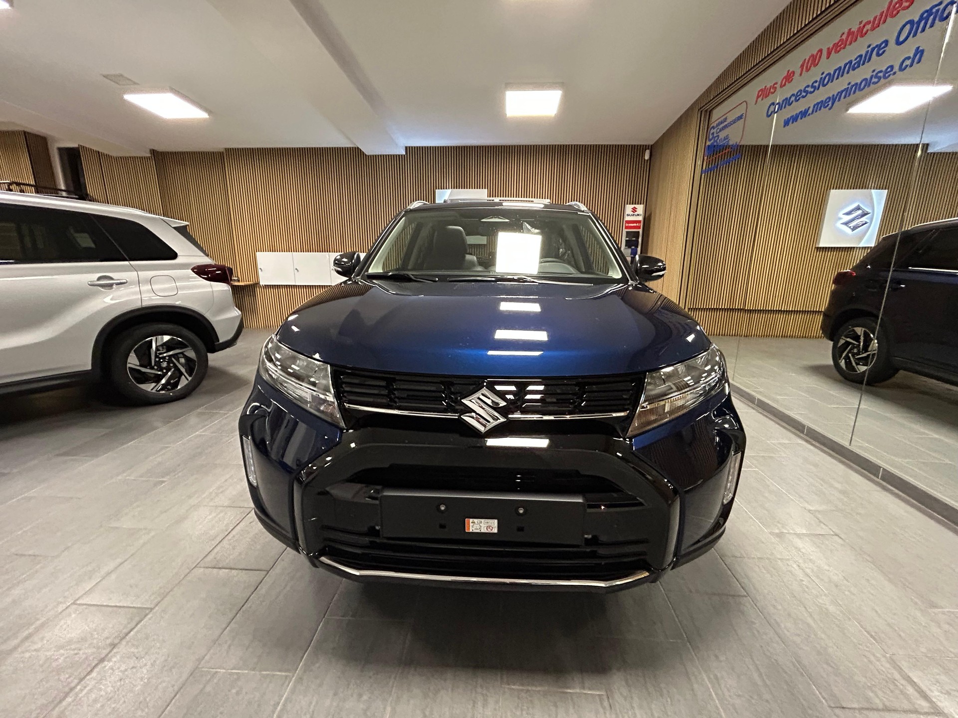 SUZUKI Vitara 1.4 T Sakura Top Hybrid 4x4-showroom-element-3