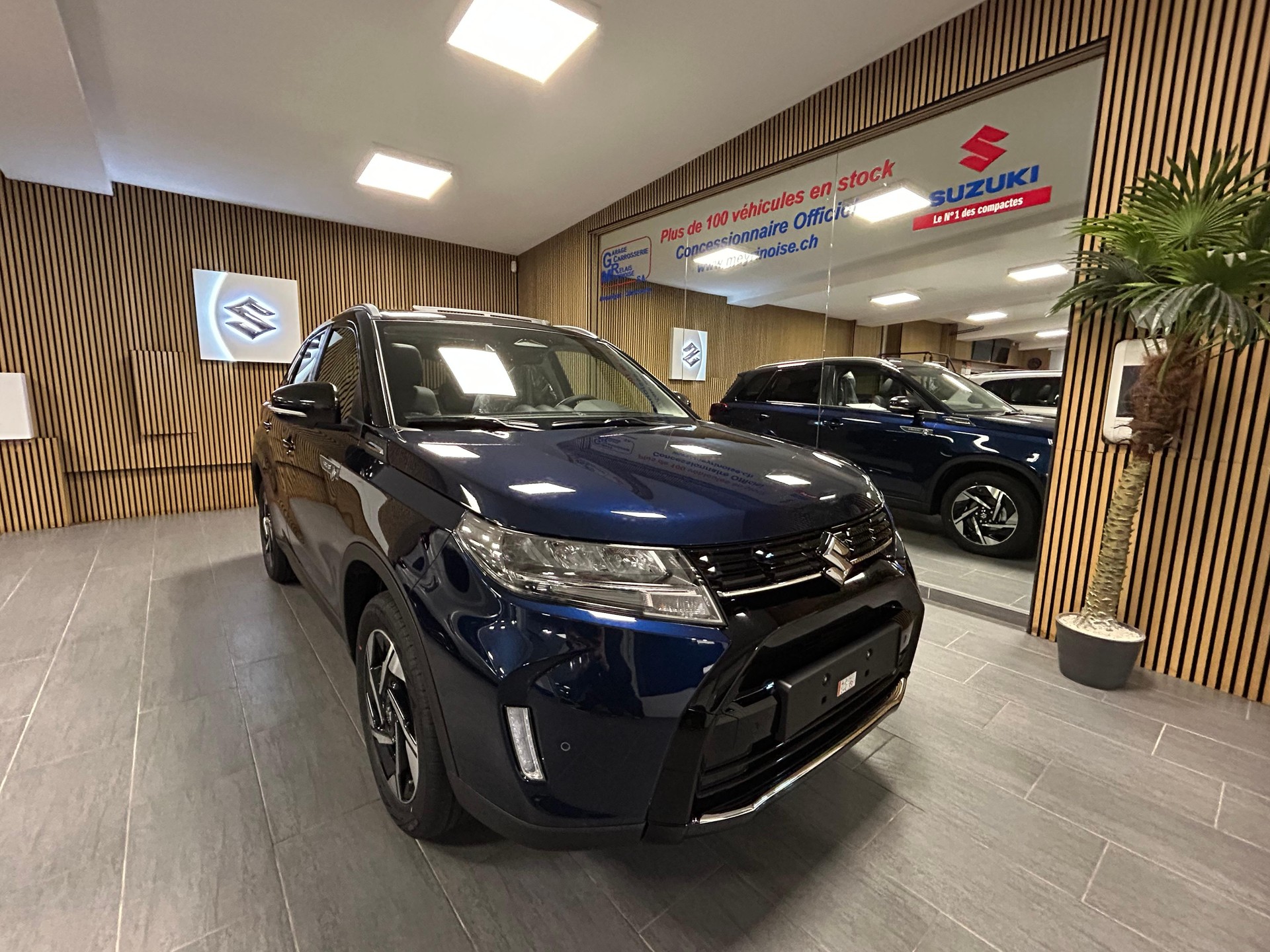 SUZUKI Vitara 1.4 T Sakura Top Hybrid 4x4-showroom-element-2